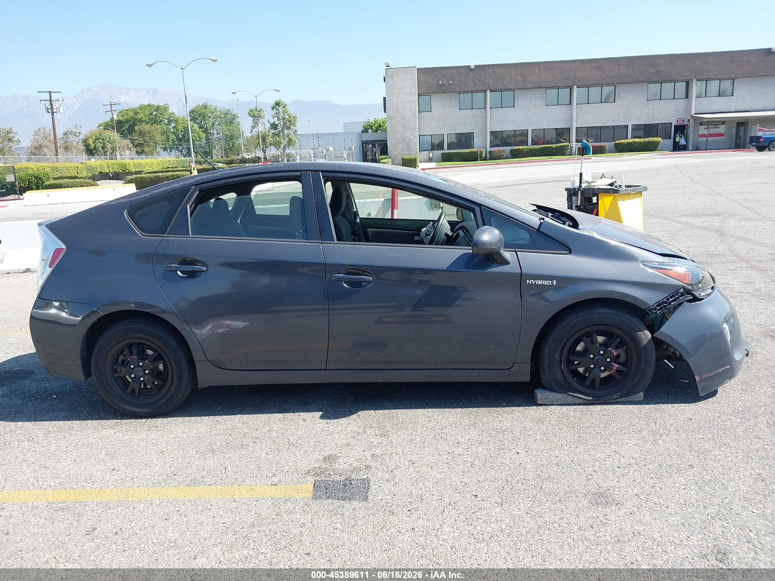 2012 Toyota Prius Two Серый vin: JTDKN3DUXC5388662