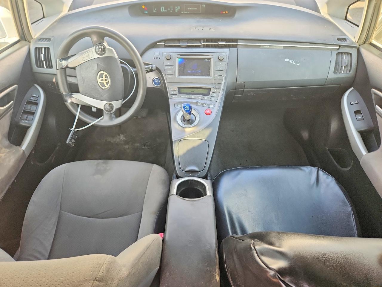 2012 Toyota Prius Two Белый vin: JTDKN3DUXC5445362