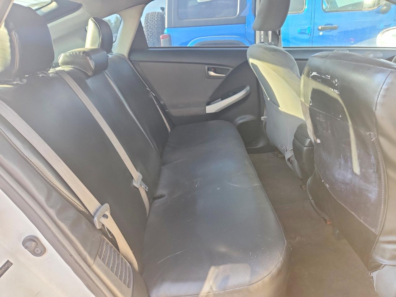 2012 Toyota Prius Two Белый vin: JTDKN3DUXC5445362