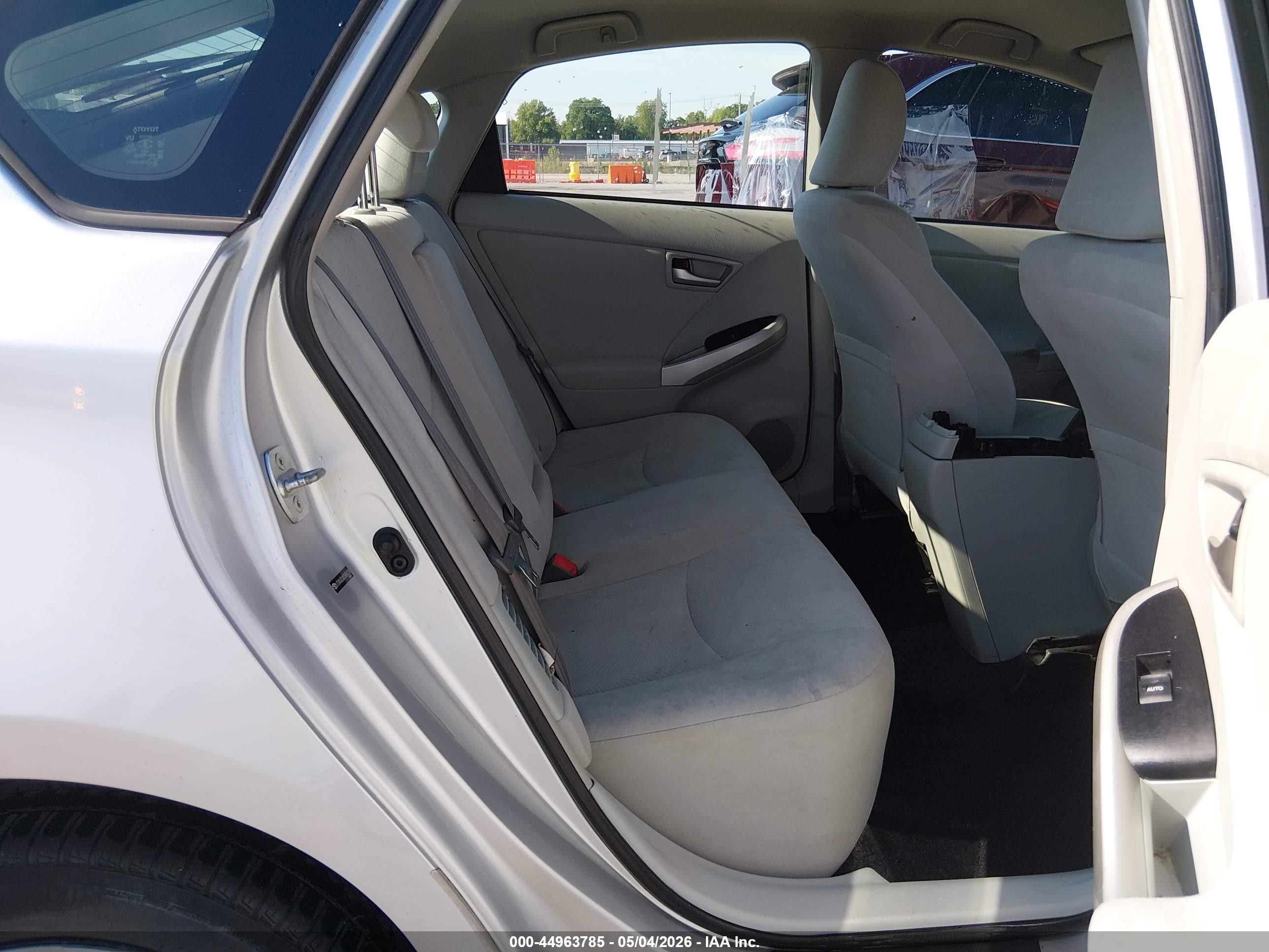 2012 Toyota Prius Three Silver vin: JTDKN3DUXC5454238