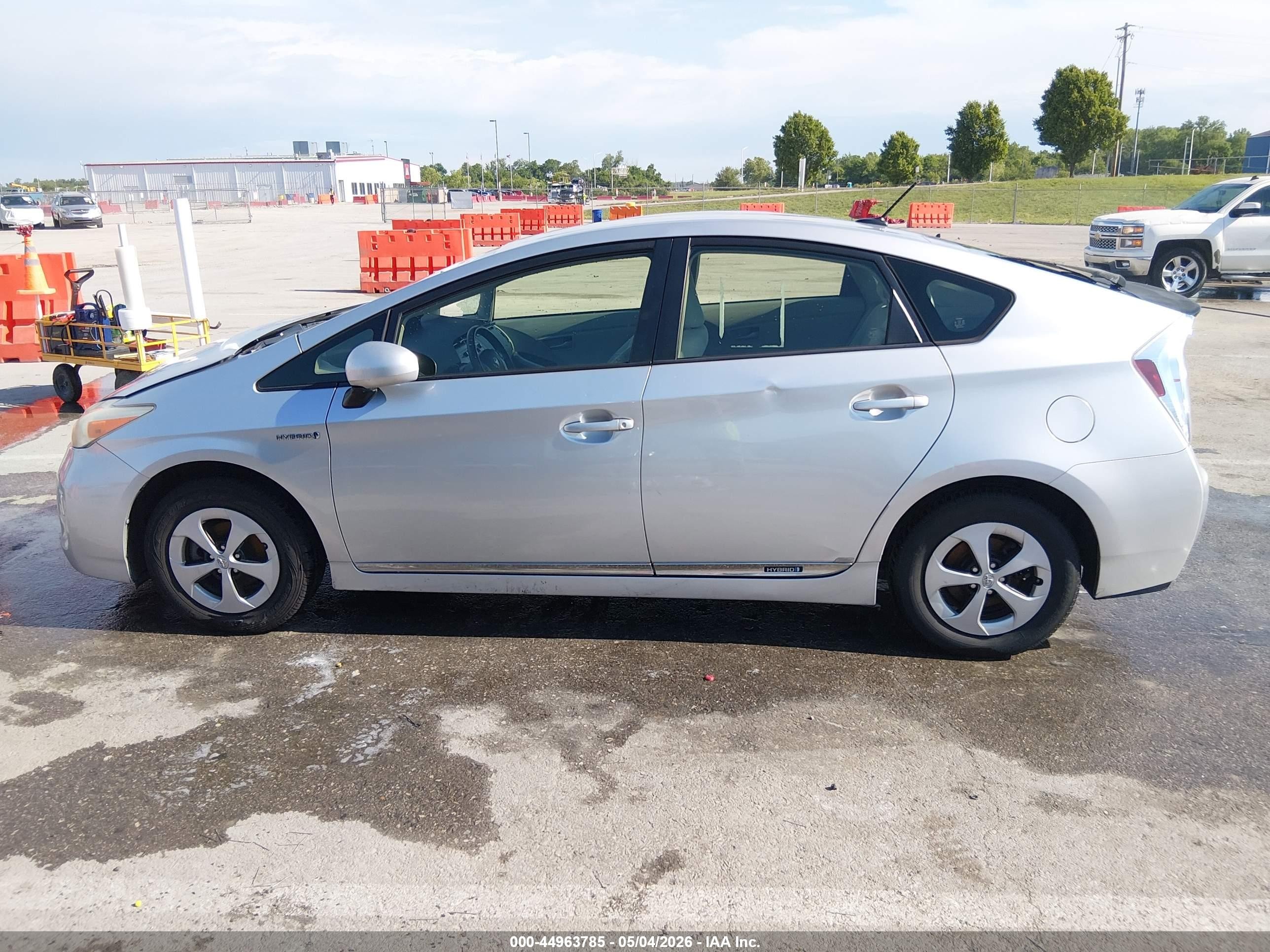 2012 Toyota Prius Three Silver vin: JTDKN3DUXC5454238