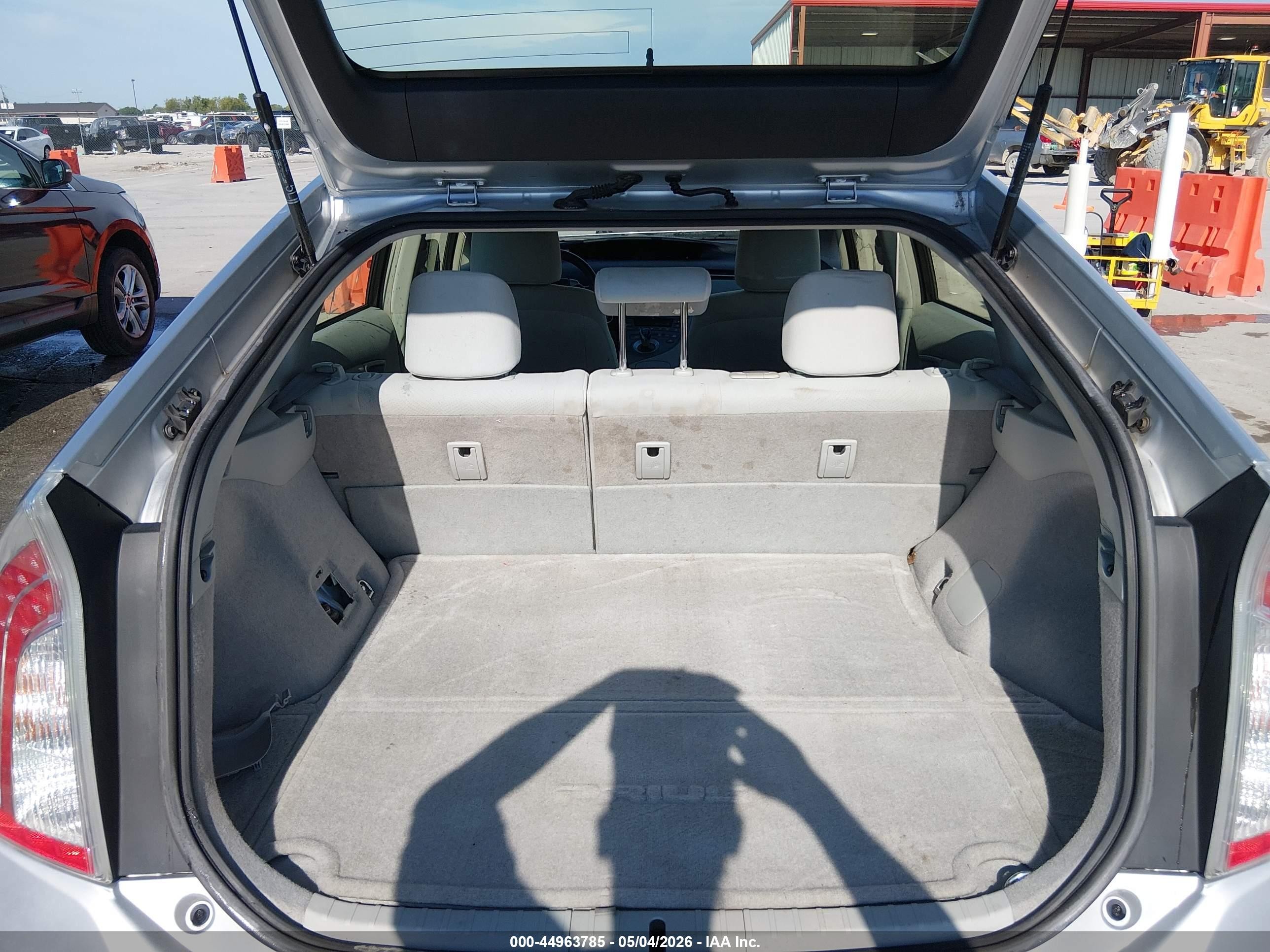 2012 Toyota Prius Three Silver vin: JTDKN3DUXC5454238