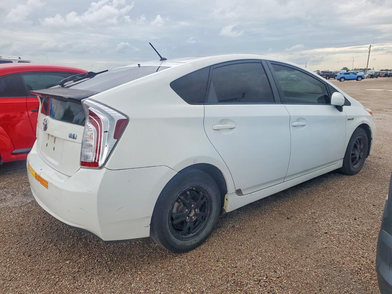 2012 Toyota Prius Two Белый vin: JTDKN3DUXC5490771