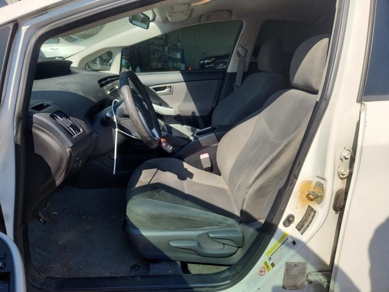 2012 Toyota Prius Two Белый vin: JTDKN3DUXC5490771