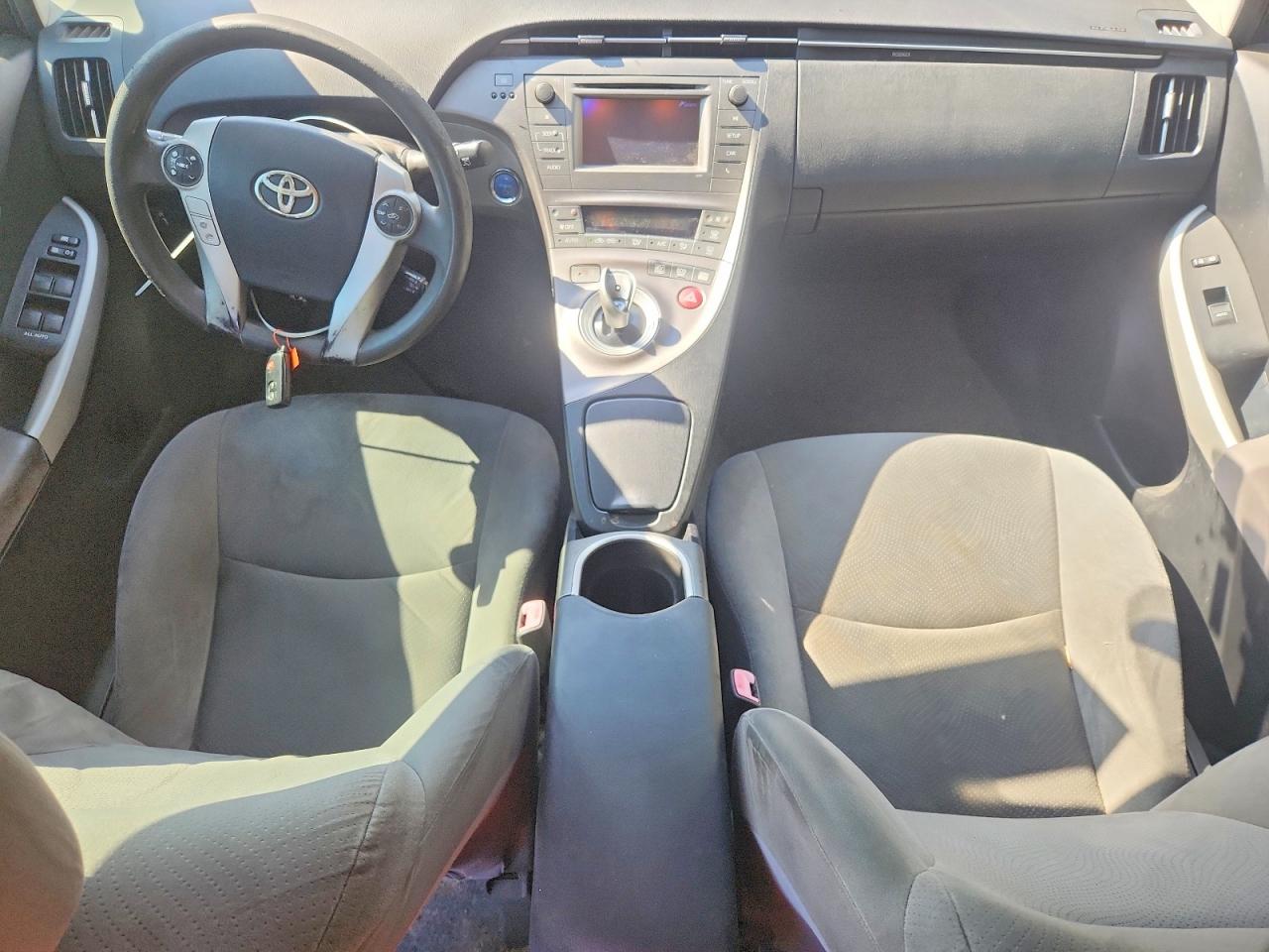 2012 Toyota Prius Two Белый vin: JTDKN3DUXC5490771