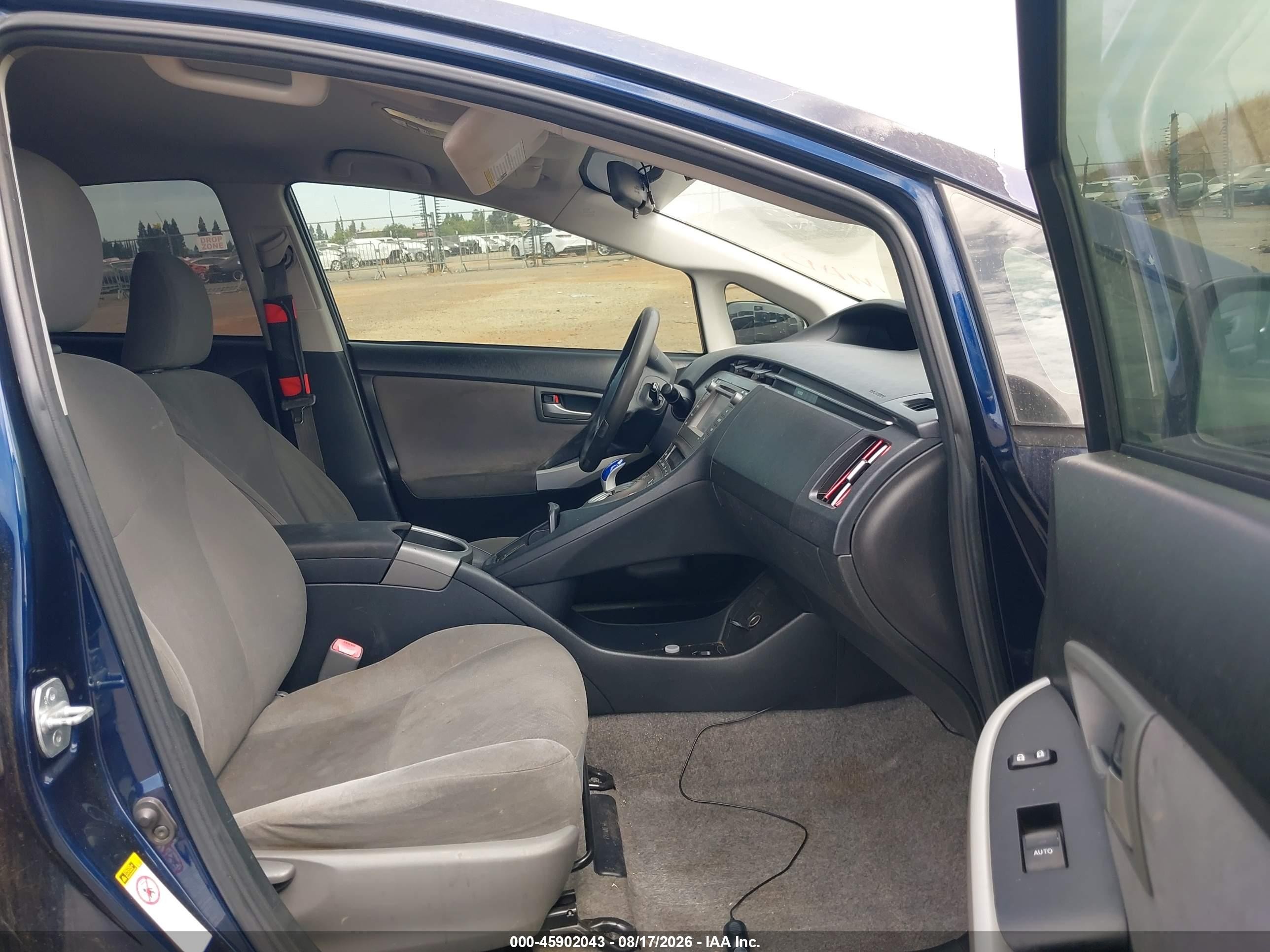 2013 Toyota Prius Two Синий vin: JTDKN3DUXD1633758