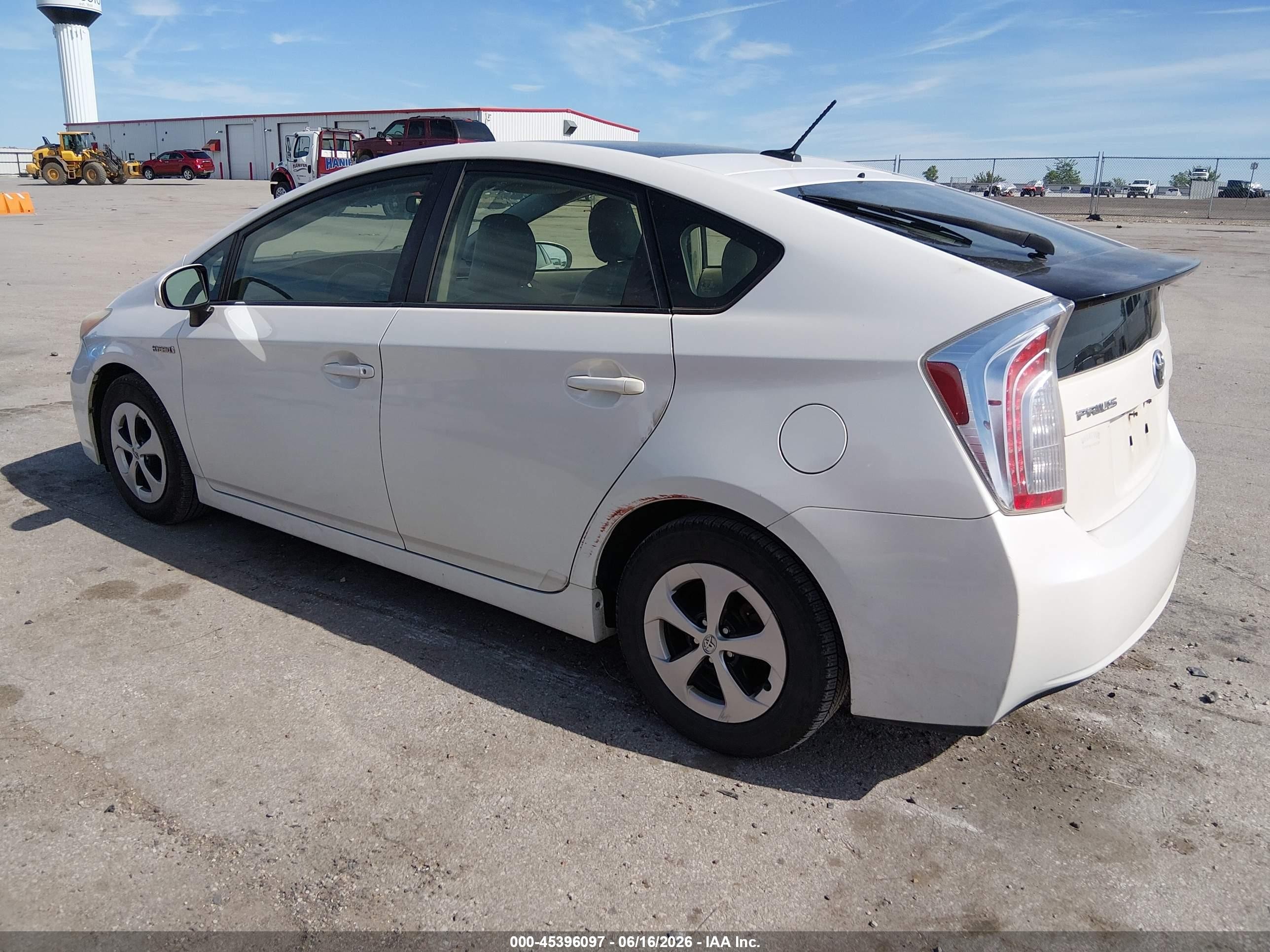 2013 Toyota Prius Three White vin: JTDKN3DUXD1648017