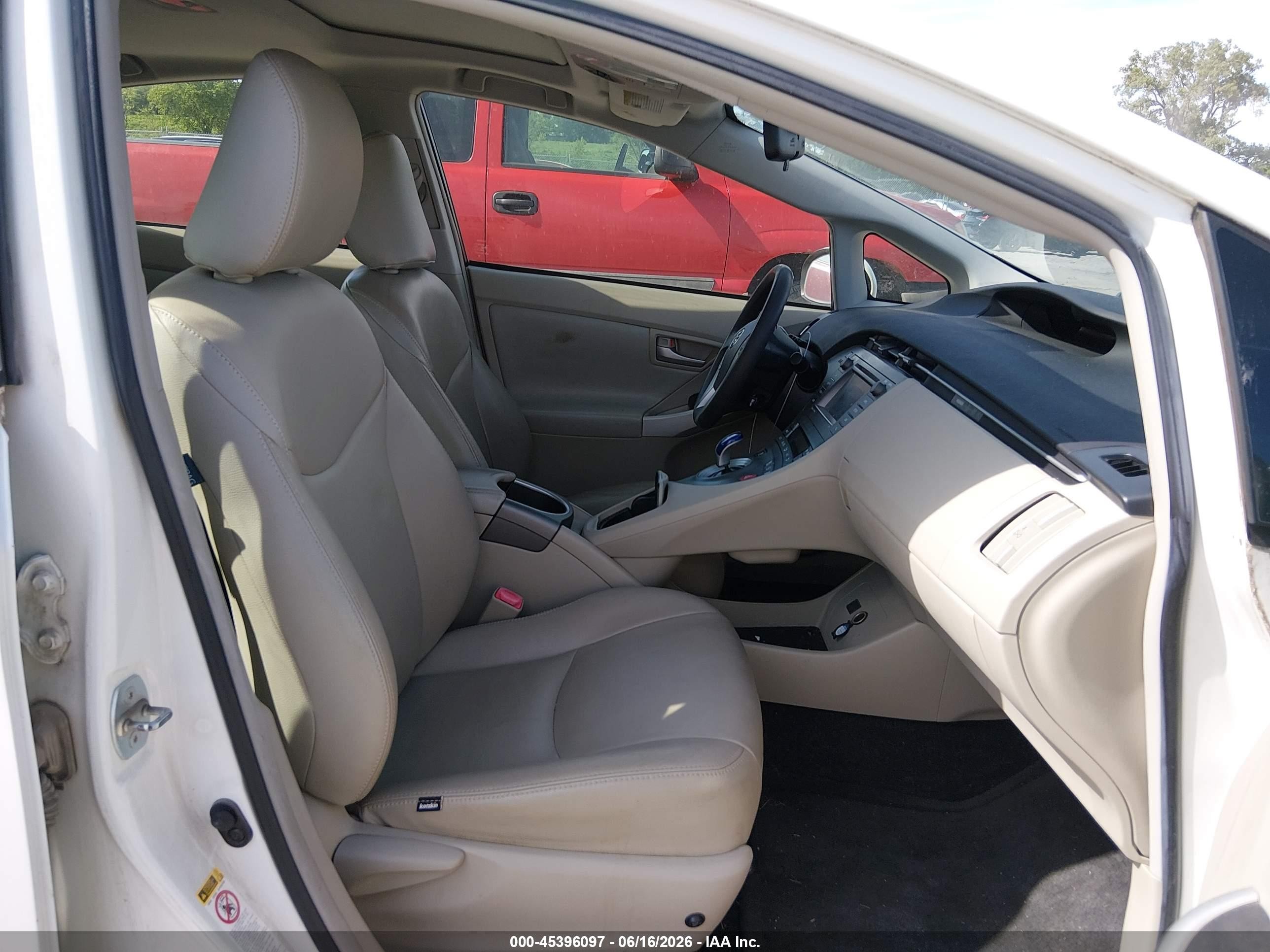 2013 Toyota Prius Three White vin: JTDKN3DUXD1648017
