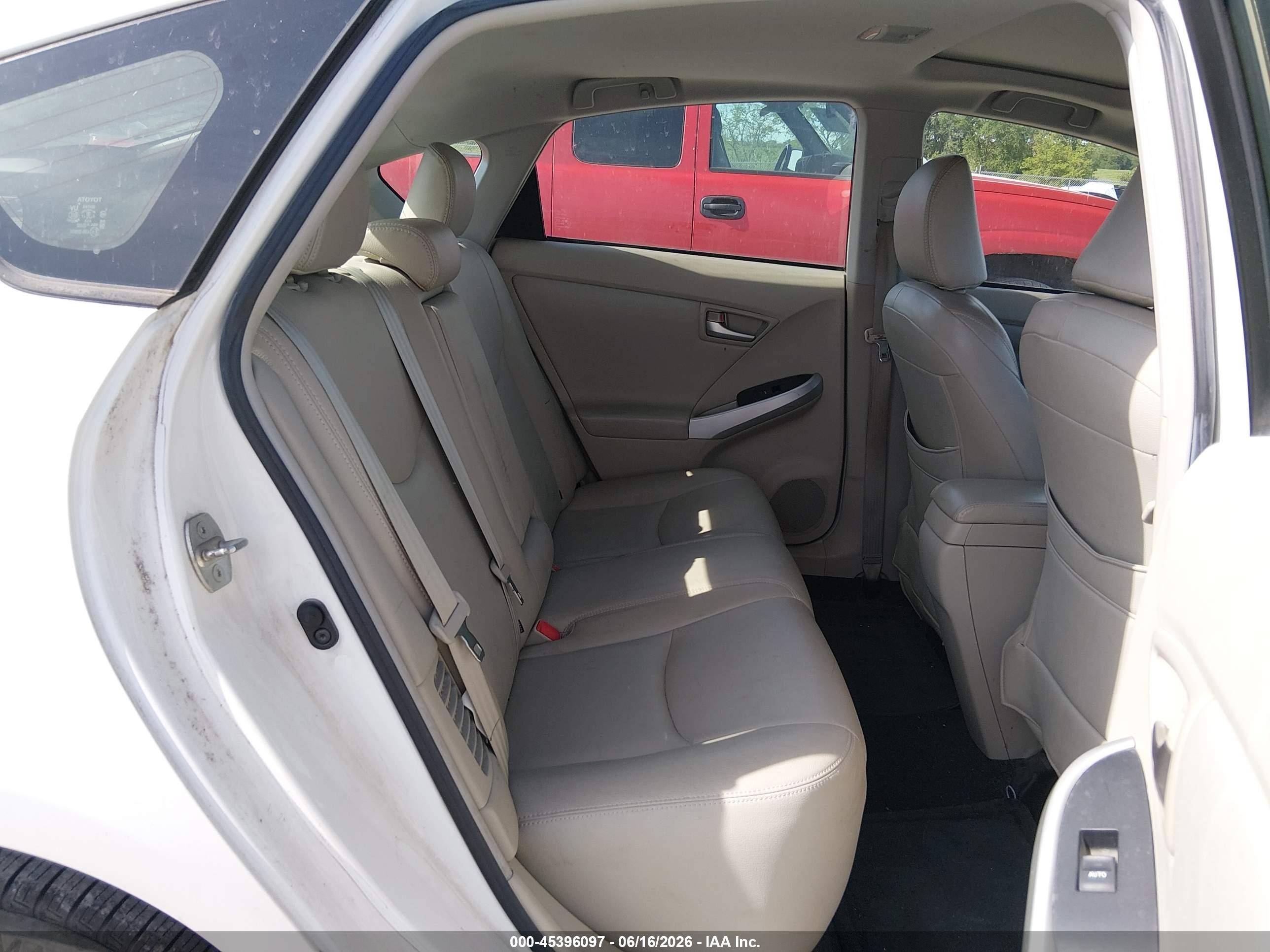 2013 Toyota Prius Three White vin: JTDKN3DUXD1648017