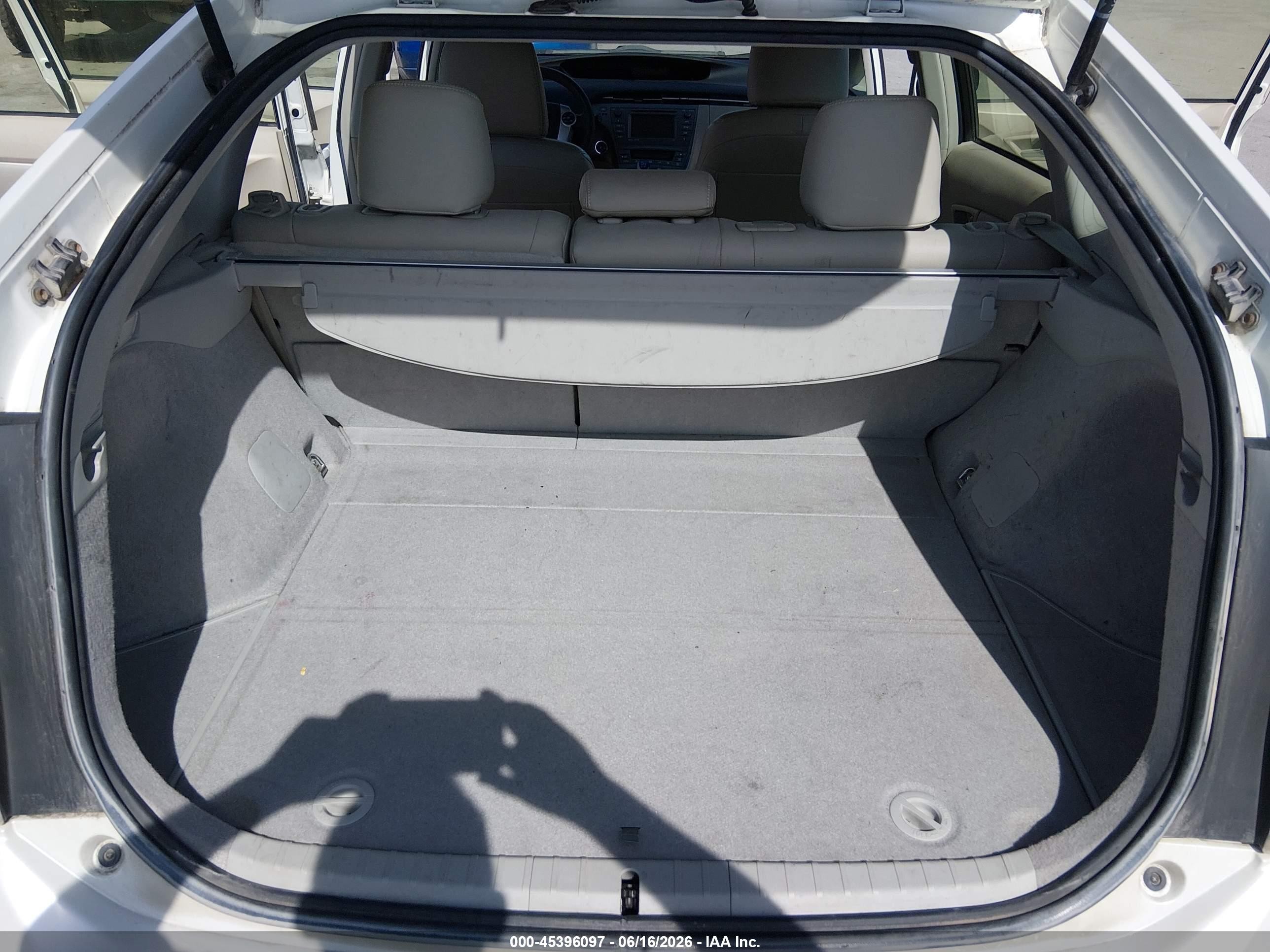 2013 Toyota Prius Three White vin: JTDKN3DUXD1648017