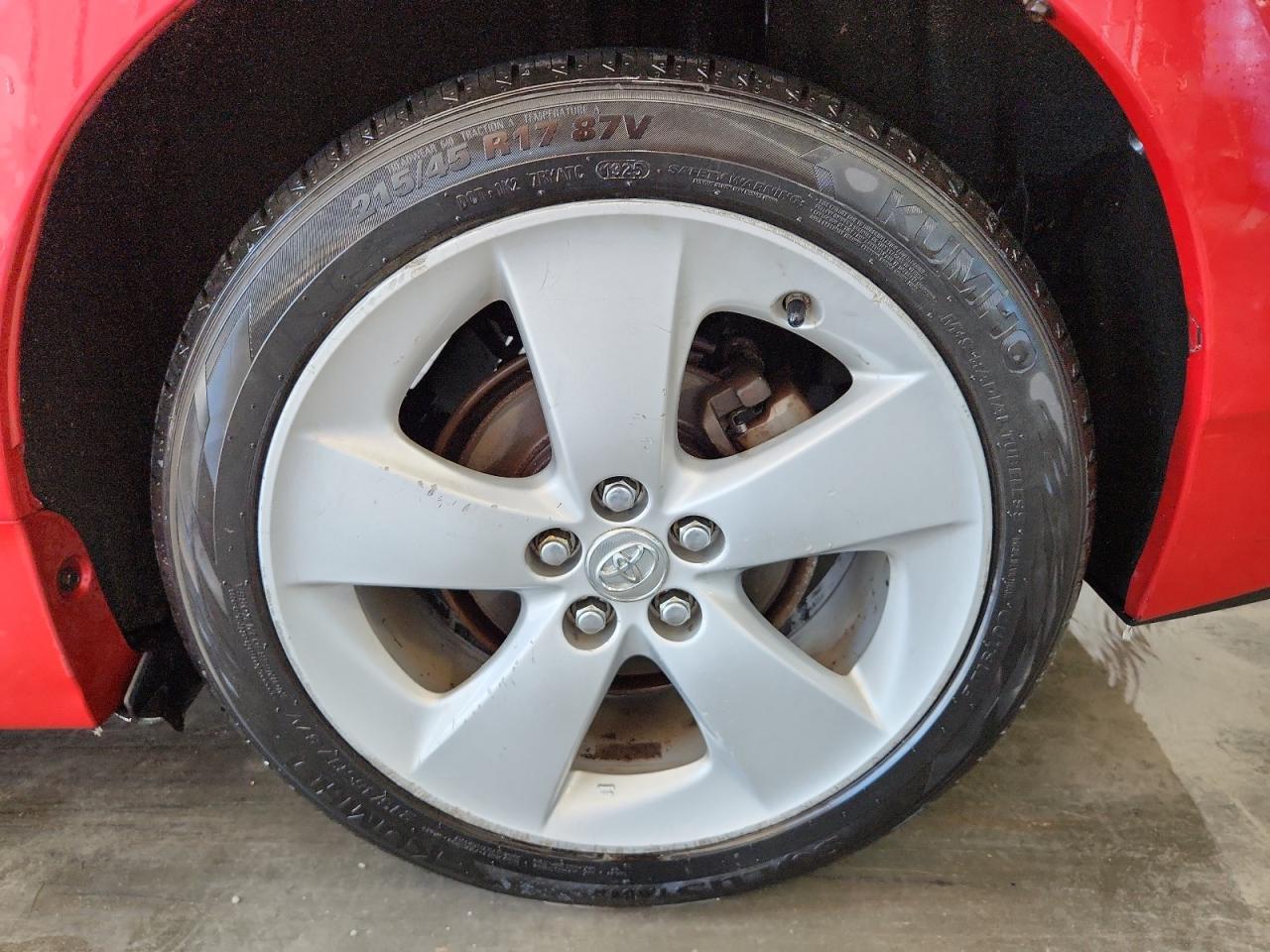 2013 Toyota Prius Five Темно-бордовый vin: JTDKN3DUXD1675699 Damage: Left Rear Wheel, Curb Rash, 2 To 3 Inches