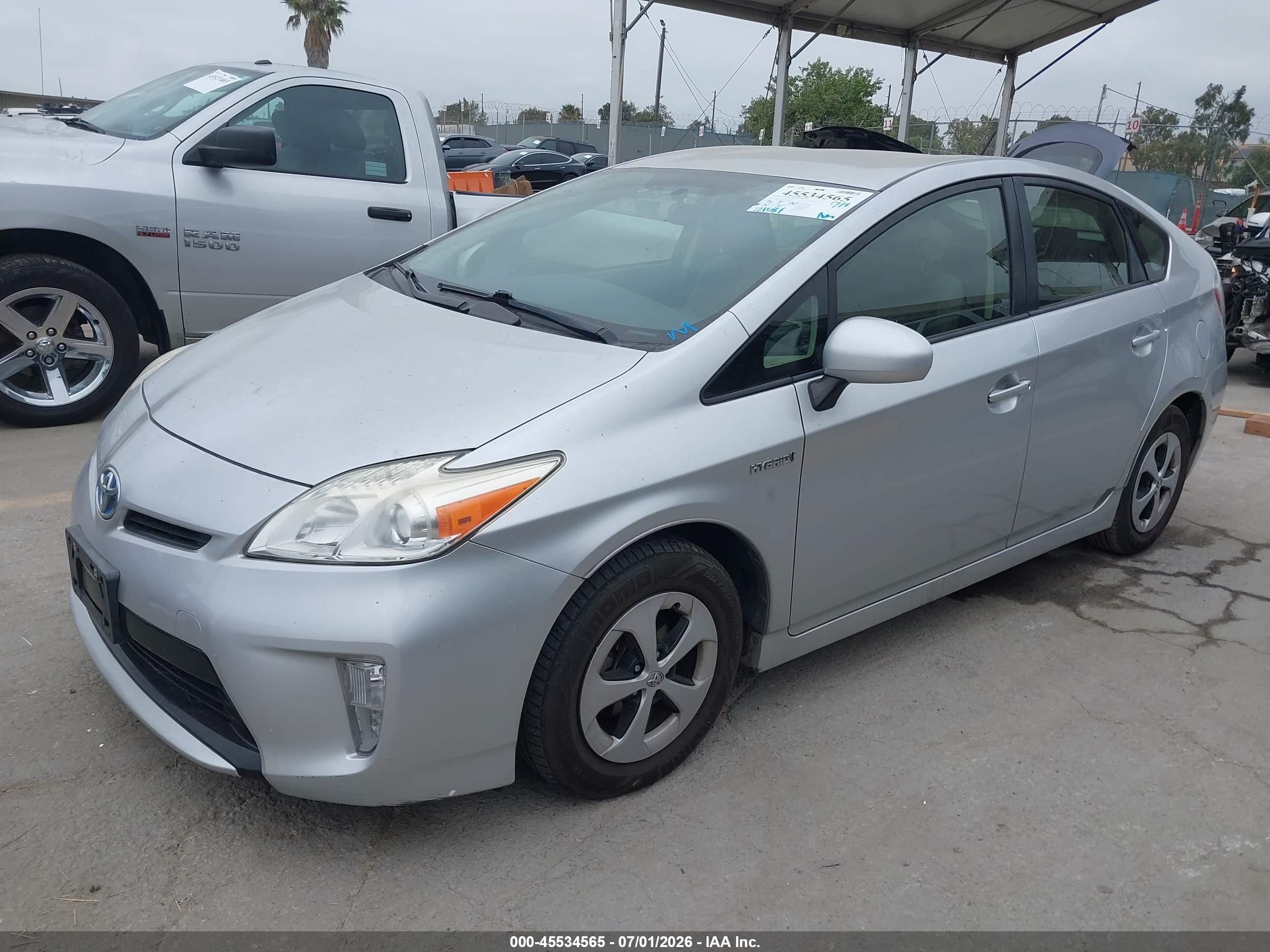 2013 Toyota Prius Three Silver vin: JTDKN3DUXD5539016