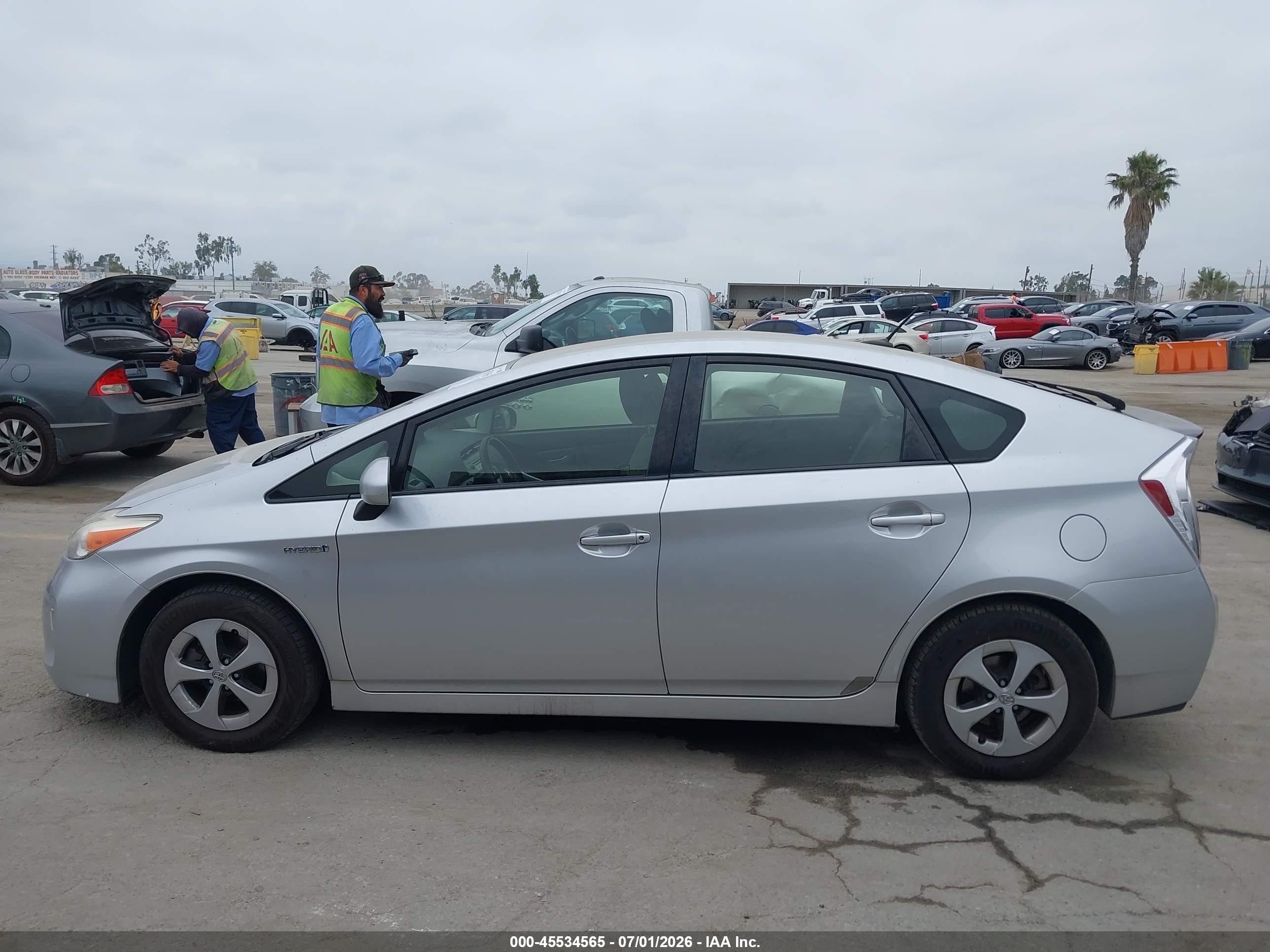 2013 Toyota Prius Three Silver vin: JTDKN3DUXD5539016