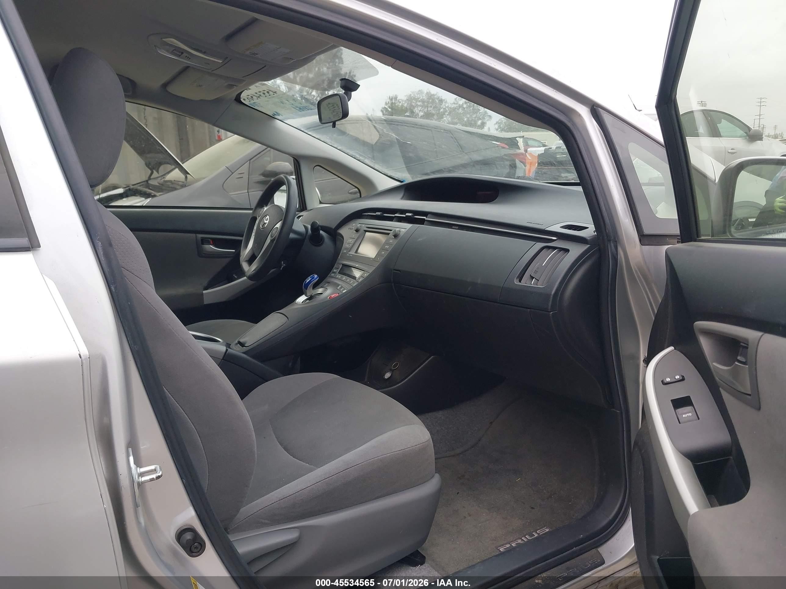2013 Toyota Prius Three Silver vin: JTDKN3DUXD5539016