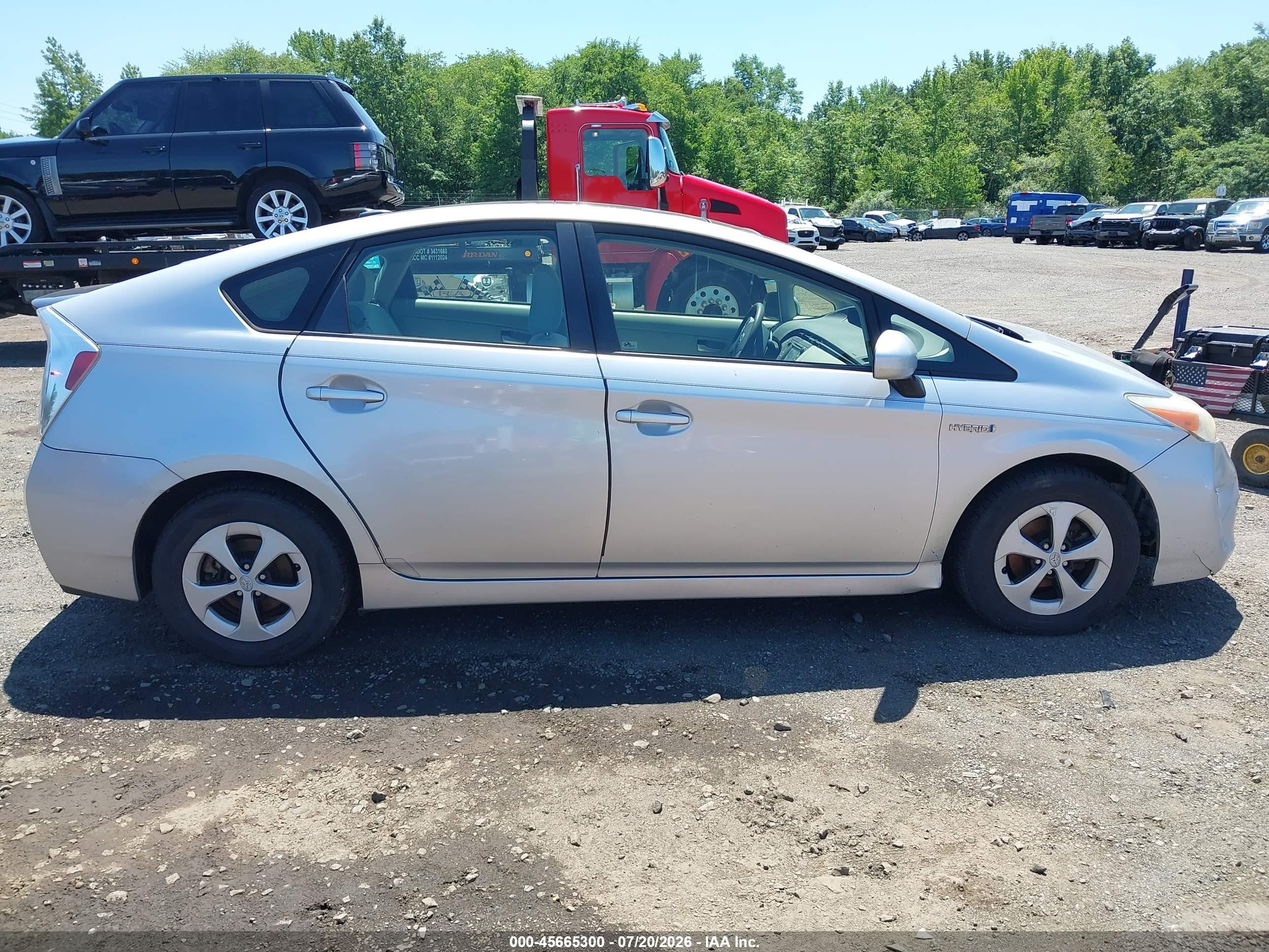 2013 Toyota Prius Three Silver vin: JTDKN3DUXD5541395
