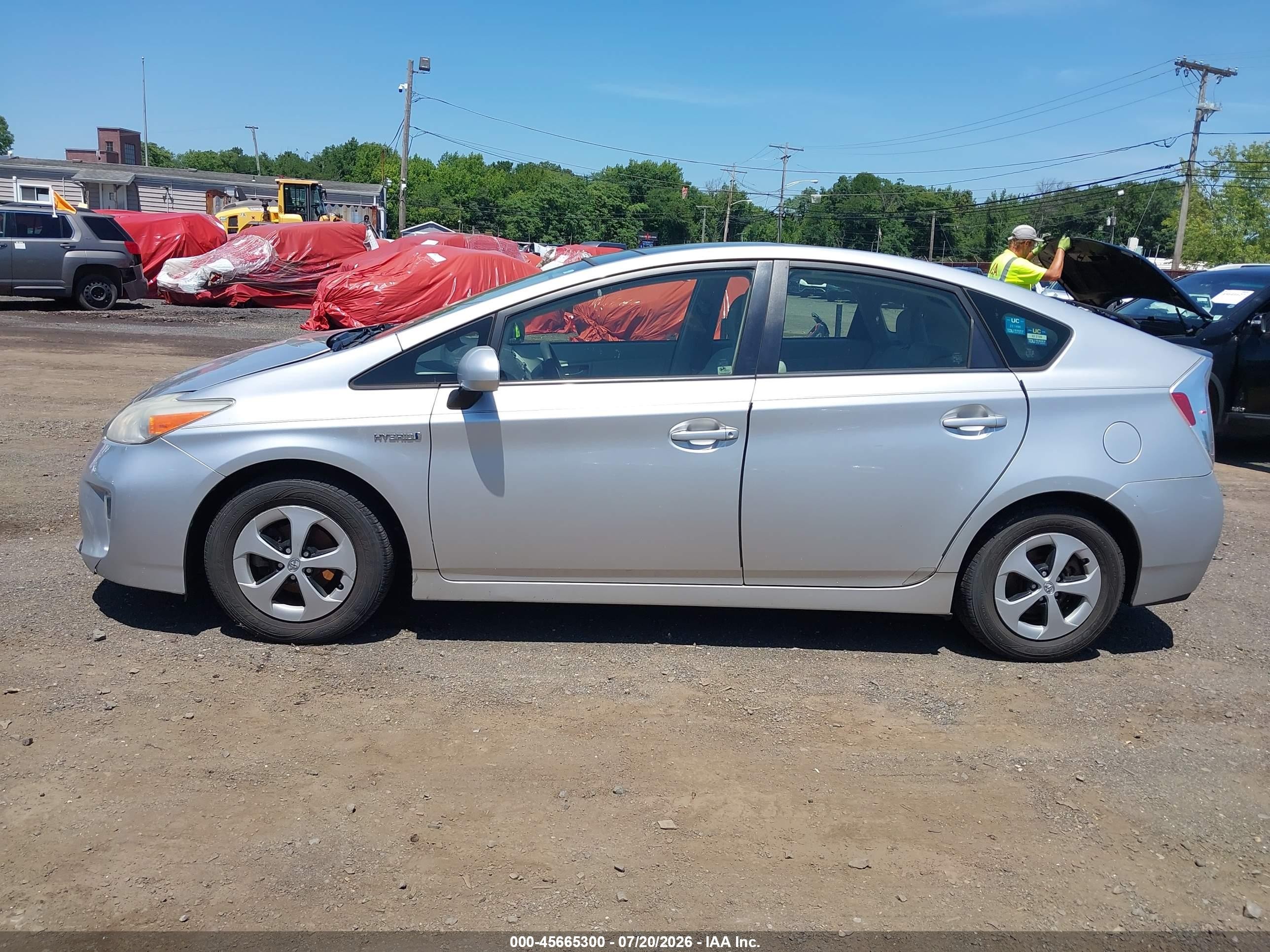 2013 Toyota Prius Three Silver vin: JTDKN3DUXD5541395