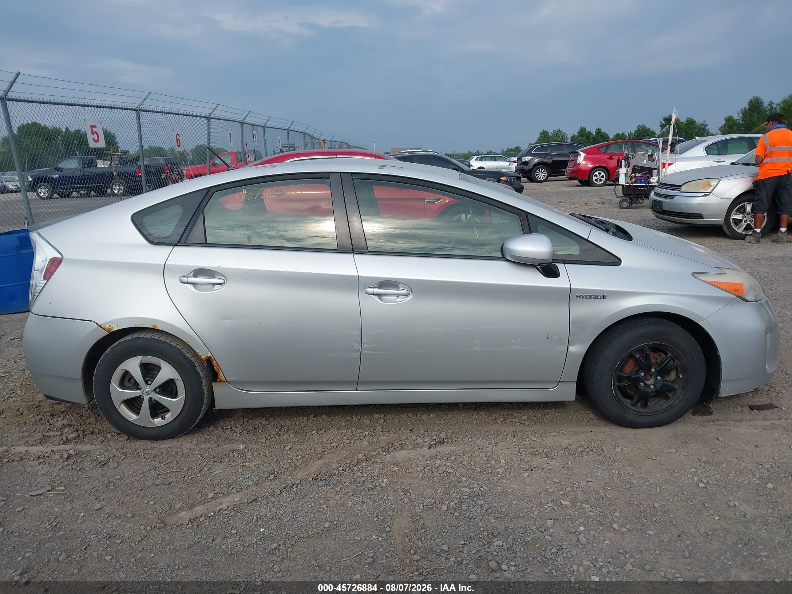 2013 Toyota Prius Two Silver vin: JTDKN3DUXD5546418