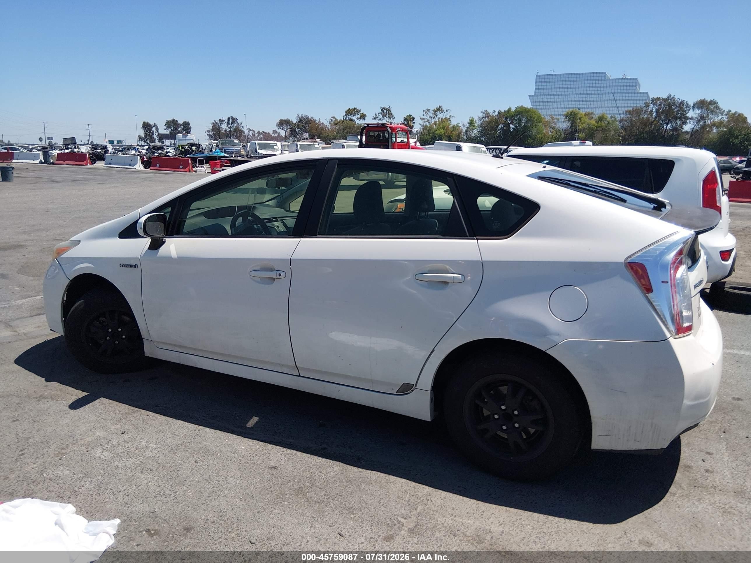 2013 Toyota Prius Two White vin: JTDKN3DUXD5547147
