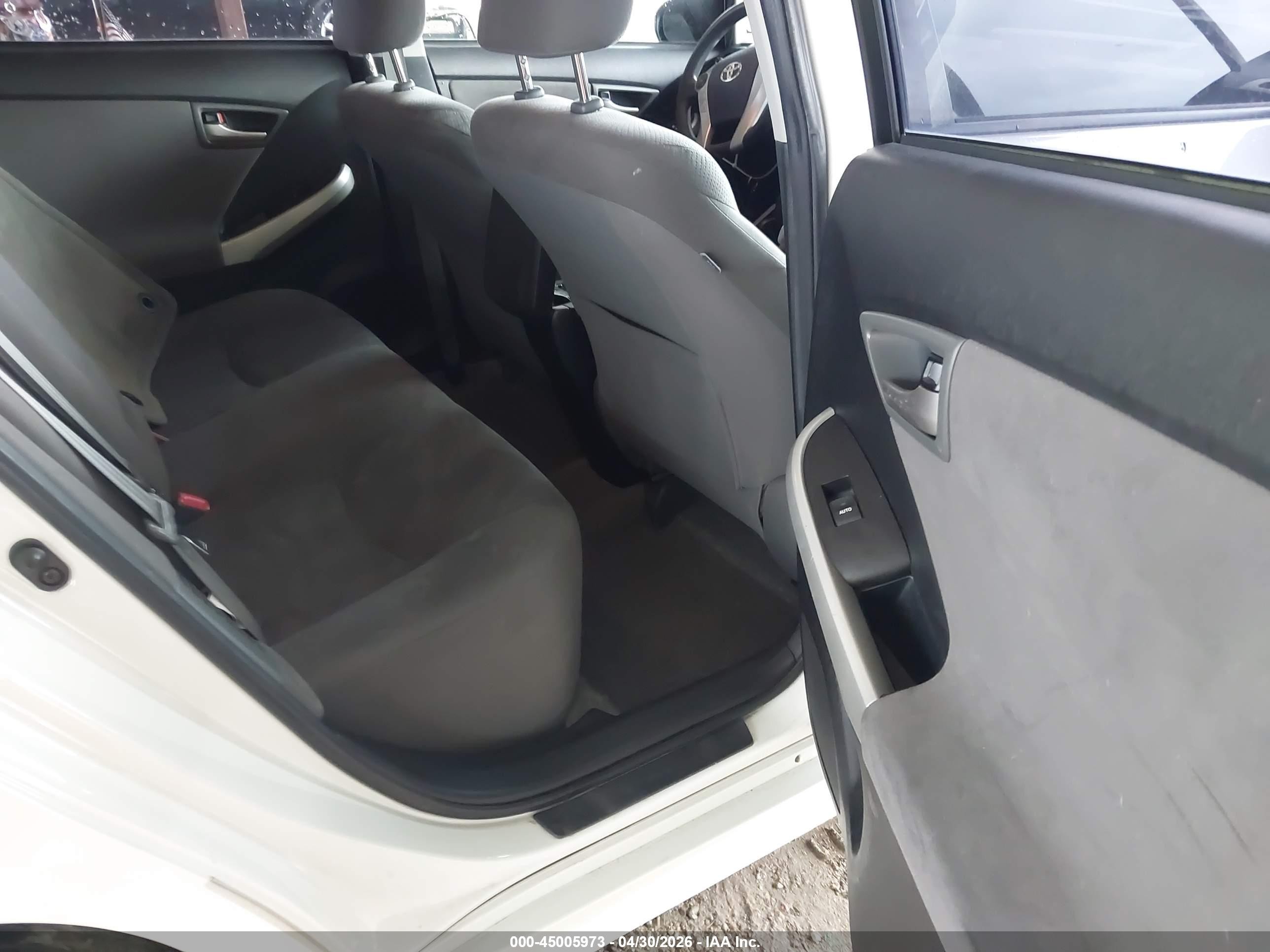 2013 Toyota Prius Five/four/three/three Se/two White vin: JTDKN3DUXD5553773