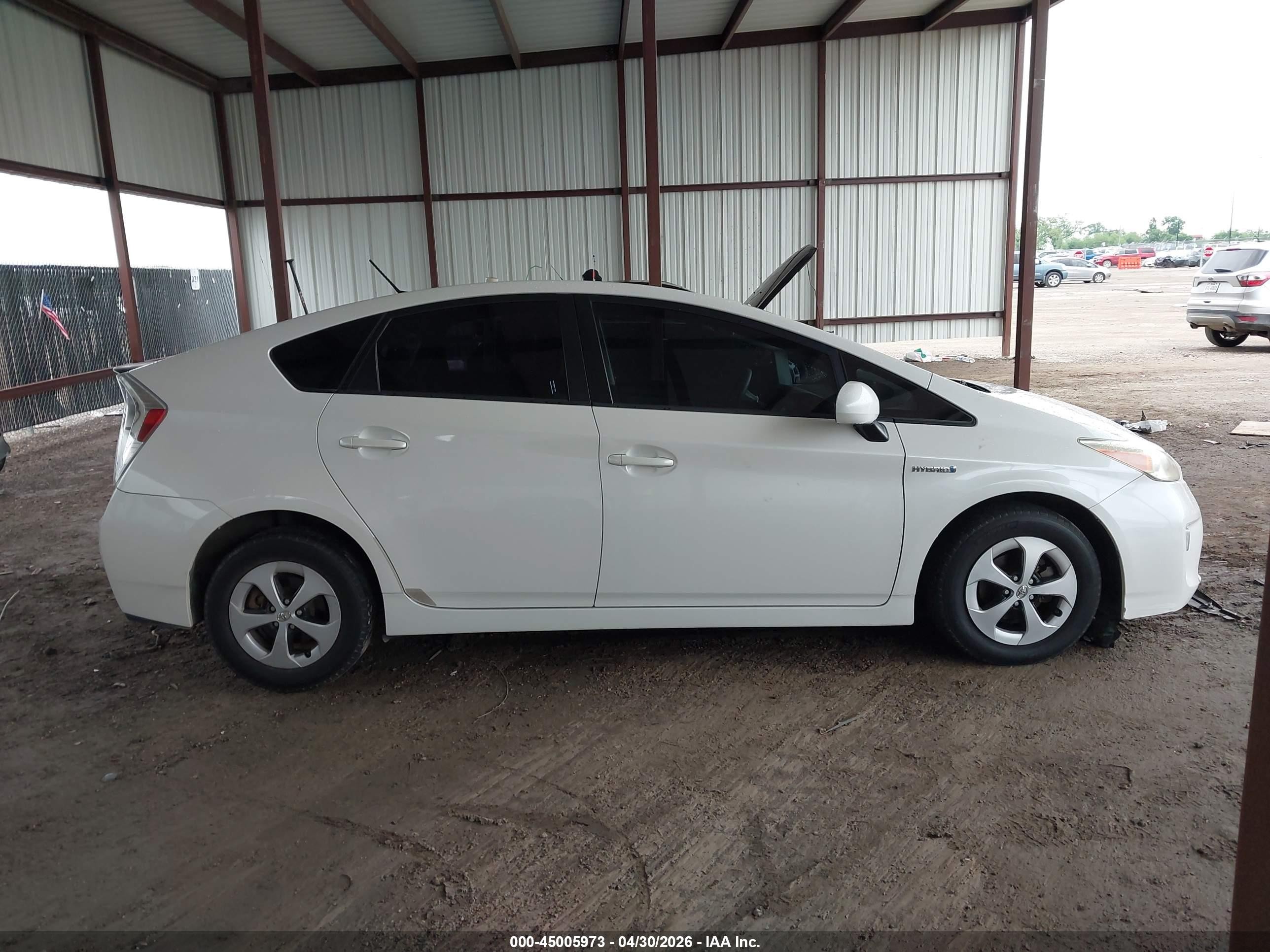 2013 Toyota Prius Five/four/three/three Se/two White vin: JTDKN3DUXD5553773