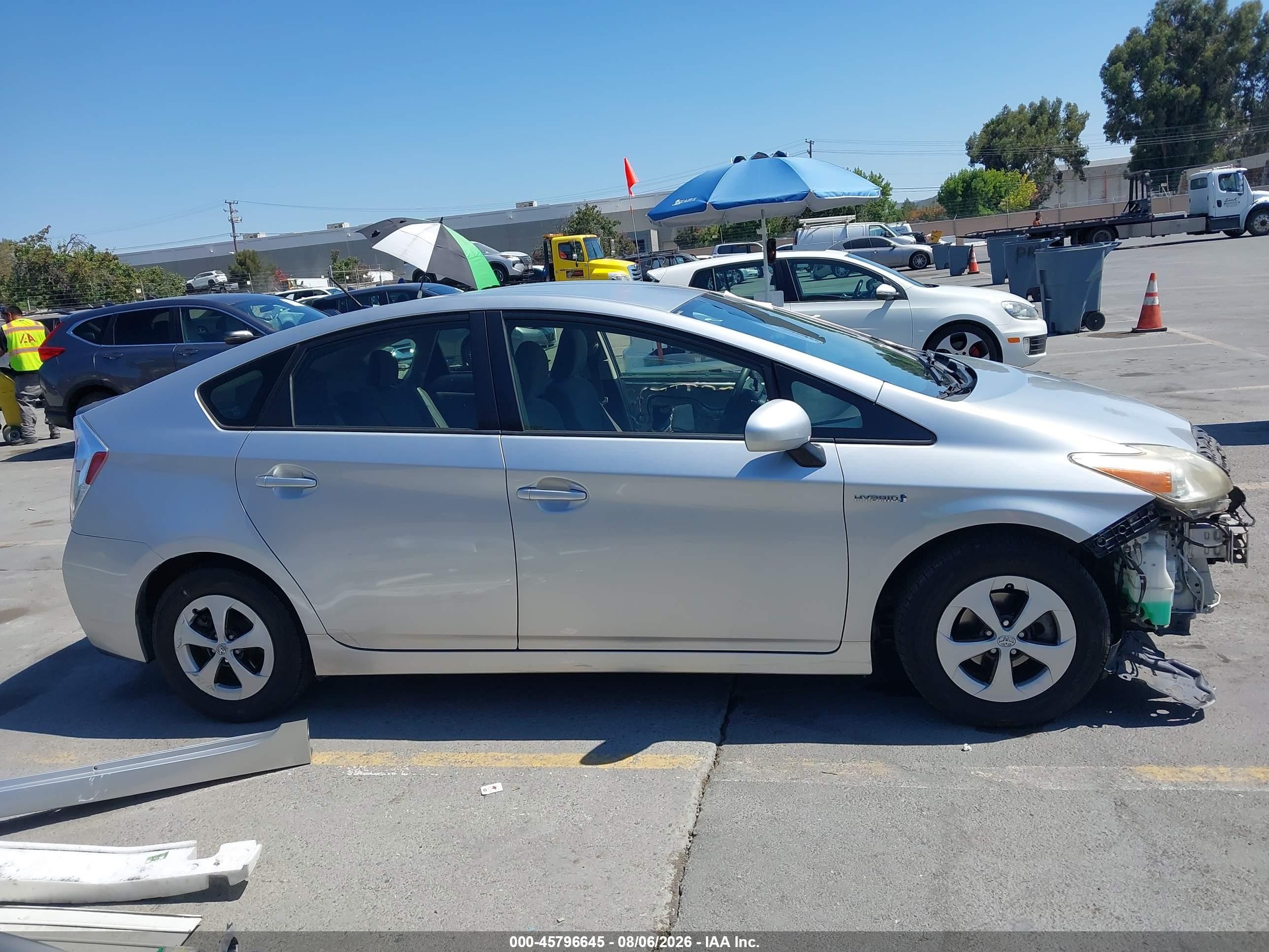 2013 Toyota Prius Two Silver vin: JTDKN3DUXD5559976