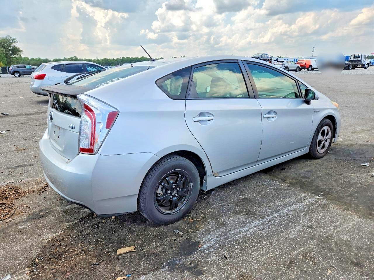 2013 Toyota Prius Two Silver vin: JTDKN3DUXD5566104
