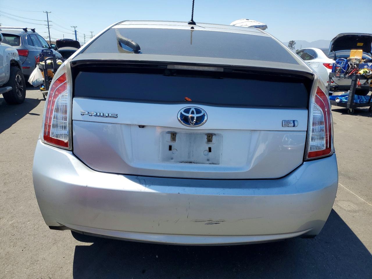 2013 Toyota Prius Three Серебряный vin: JTDKN3DUXD5610487