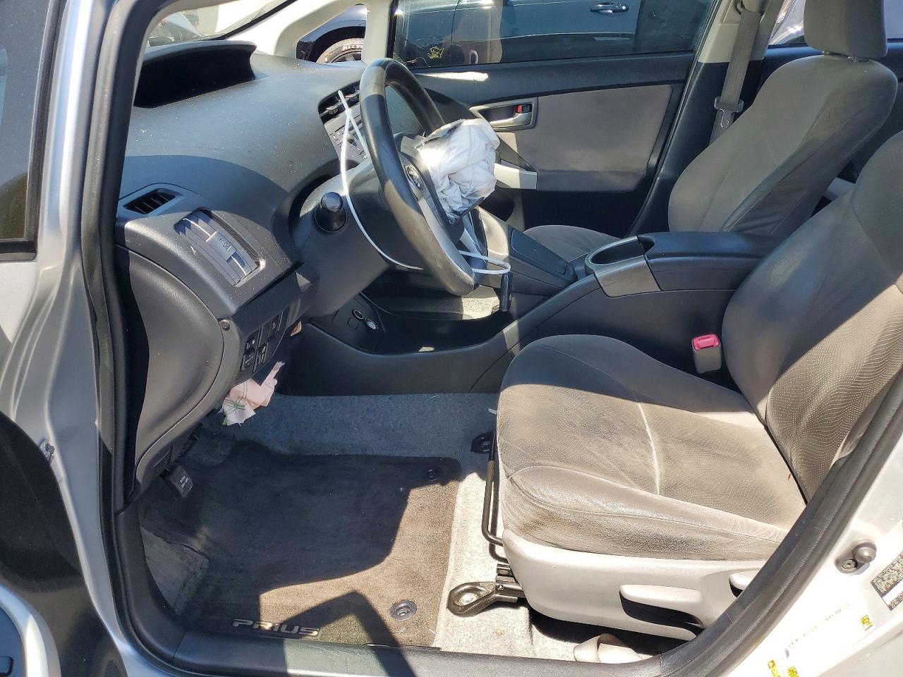 2013 Toyota Prius Three Серебряный vin: JTDKN3DUXD5610487