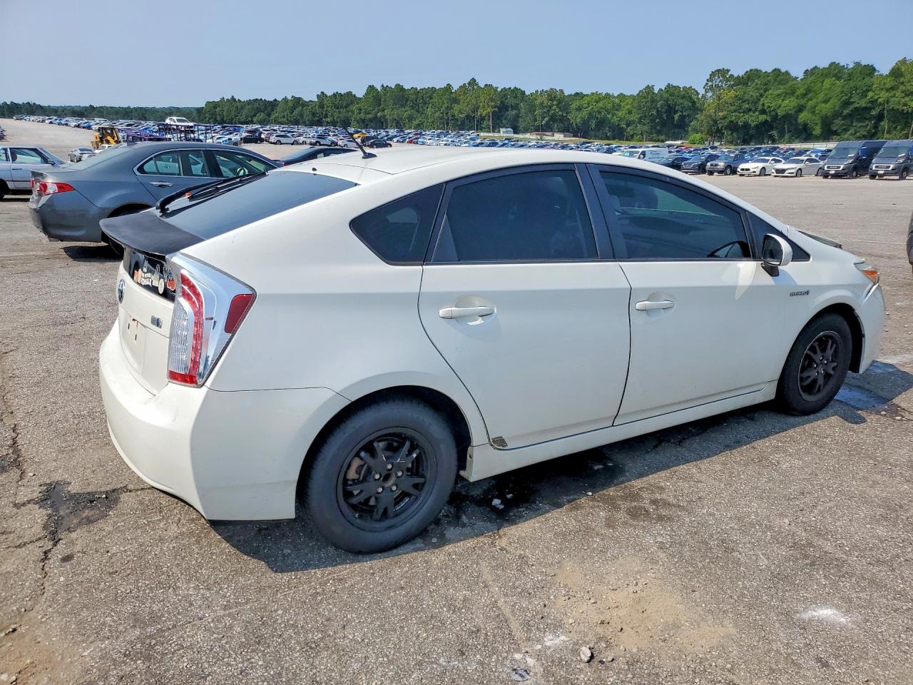 2013 Toyota Prius Two White vin: JTDKN3DUXD5612613