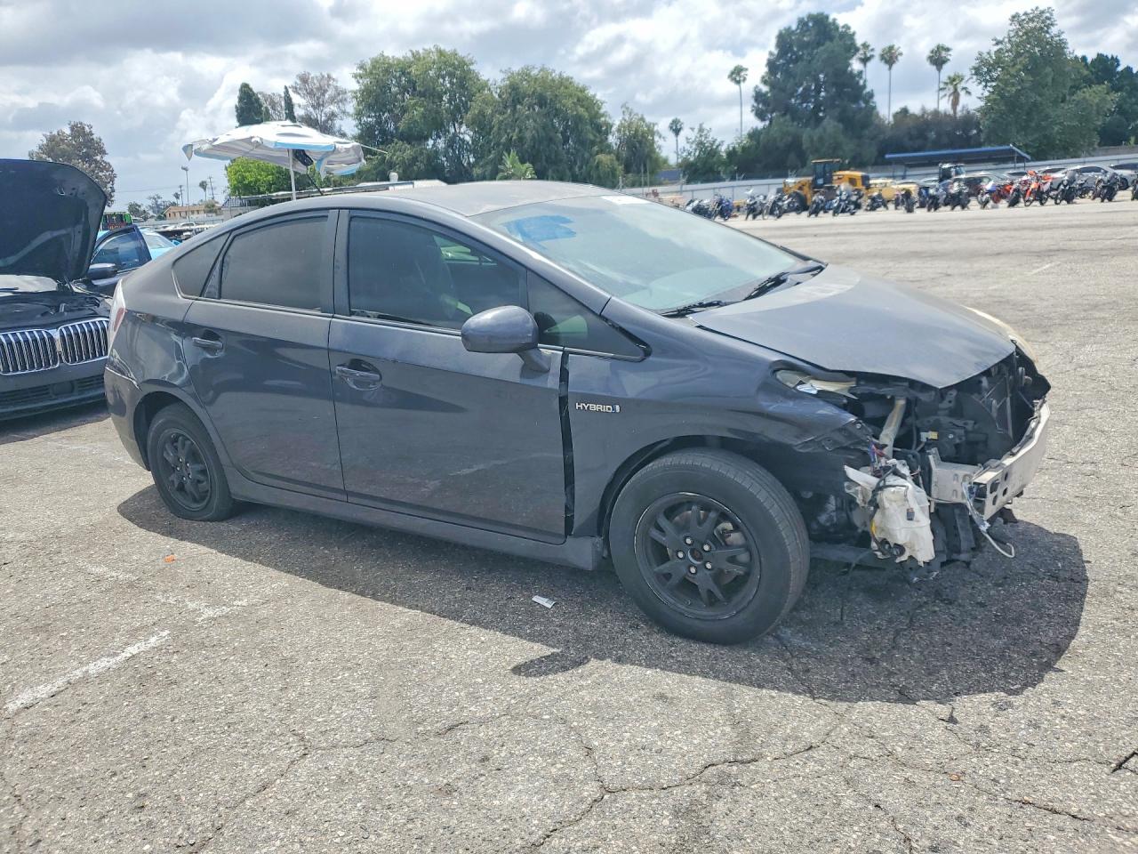 2013 Toyota Prius Le Gray vin: JTDKN3DUXD5627922