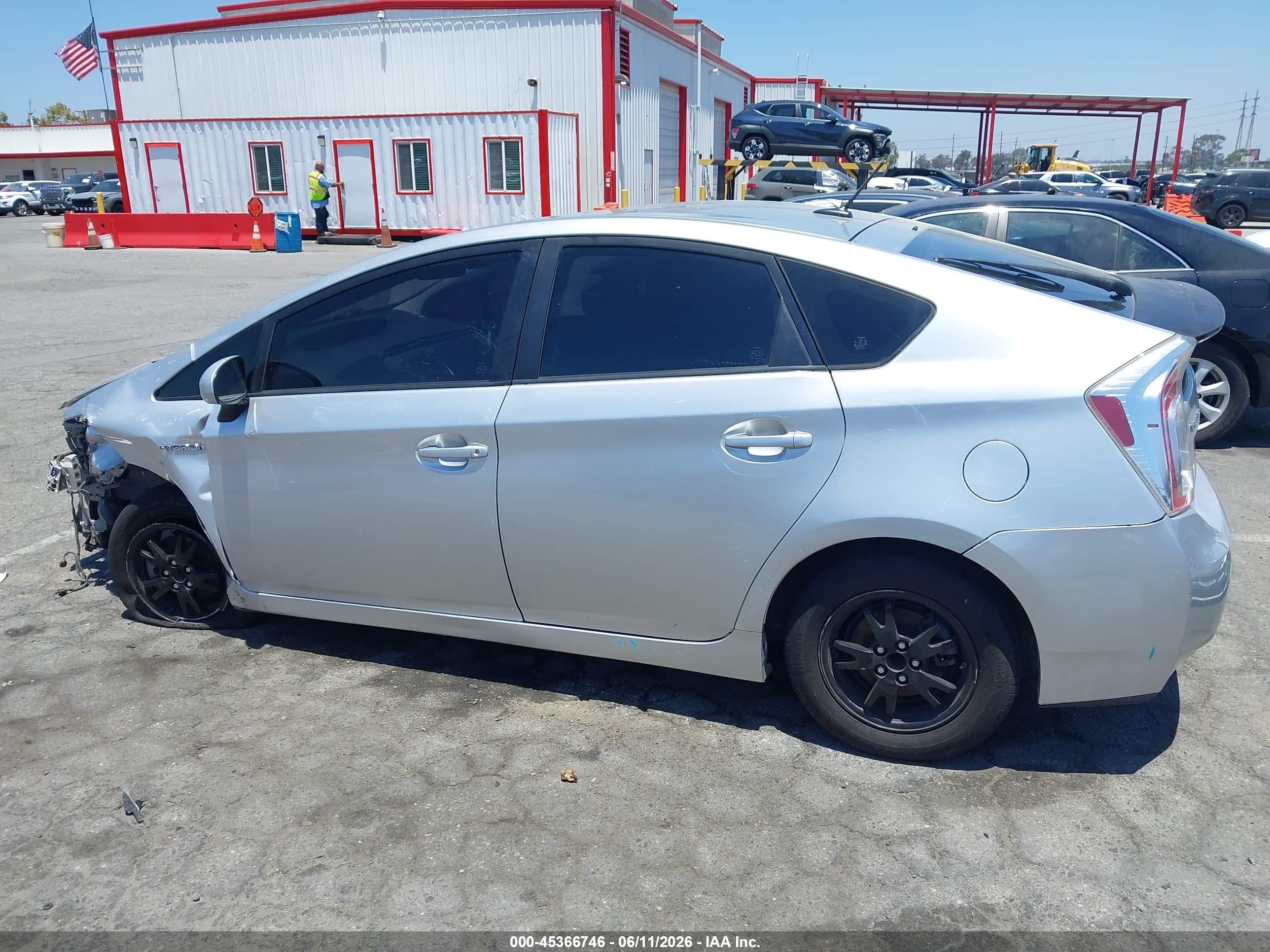 2013 Toyota Prius Three Silver vin: JTDKN3DUXD5648799