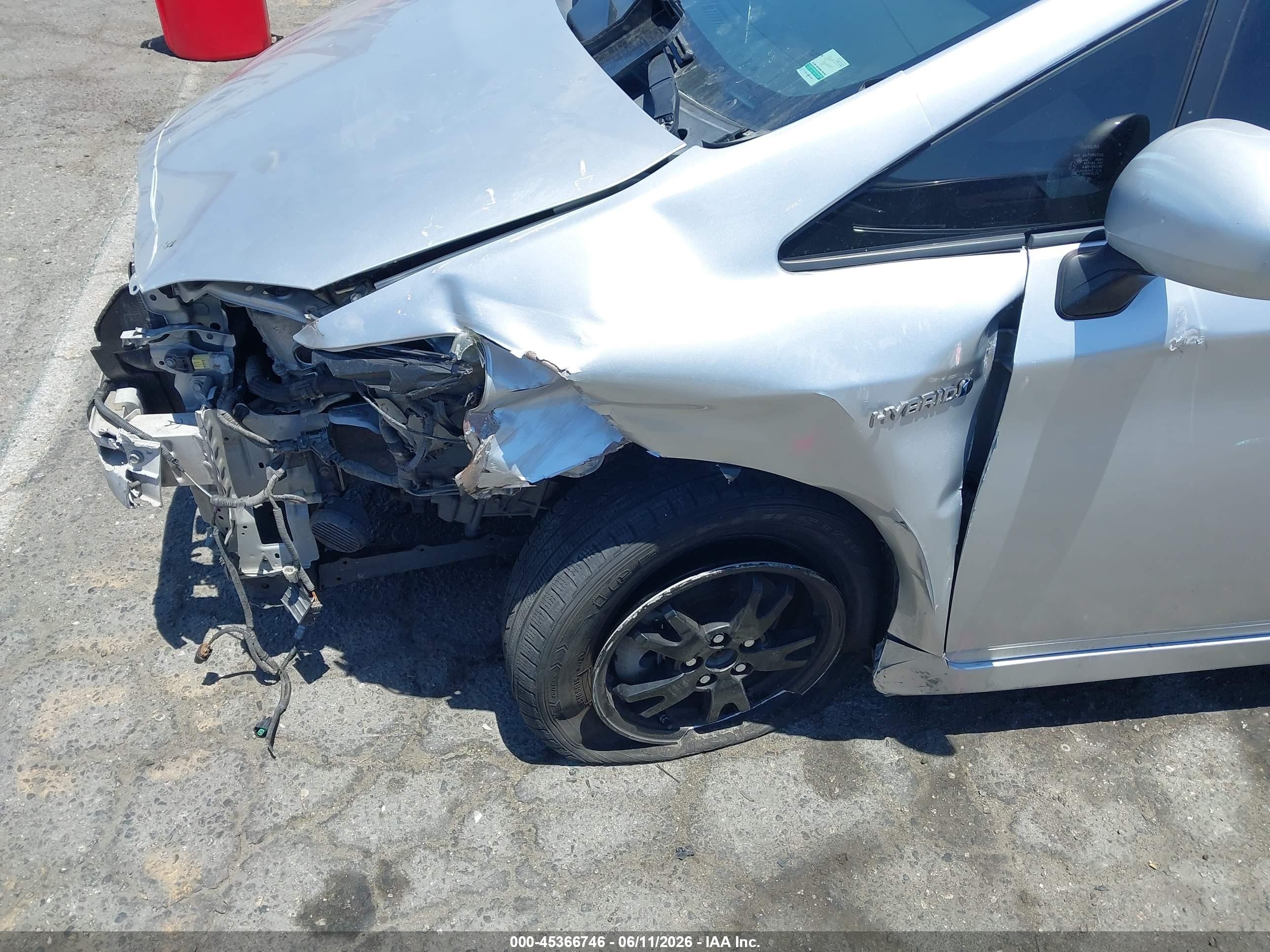 2013 Toyota Prius Three Silver vin: JTDKN3DUXD5648799