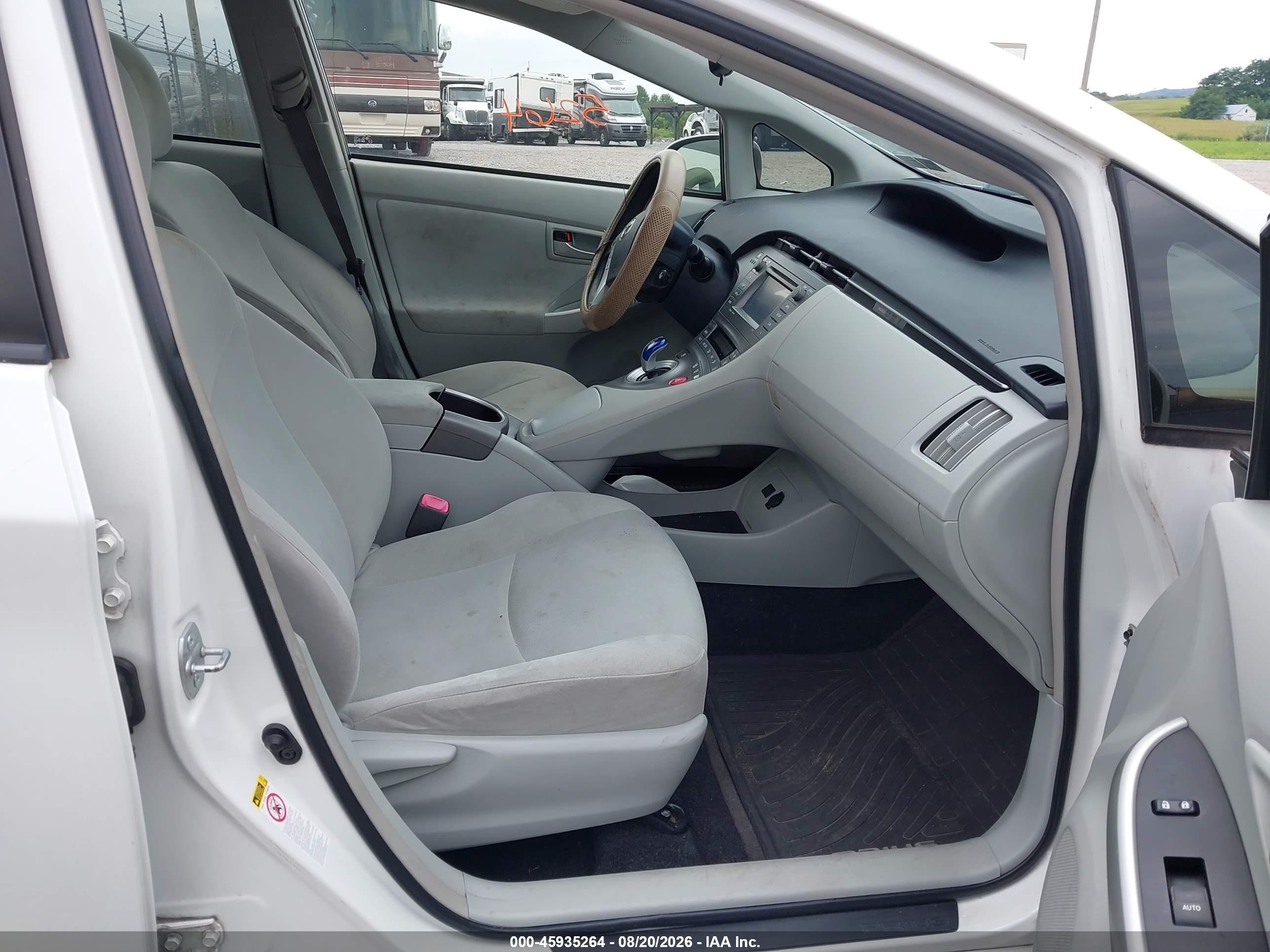 2013 Toyota Prius Three White vin: JTDKN3DUXD5684556