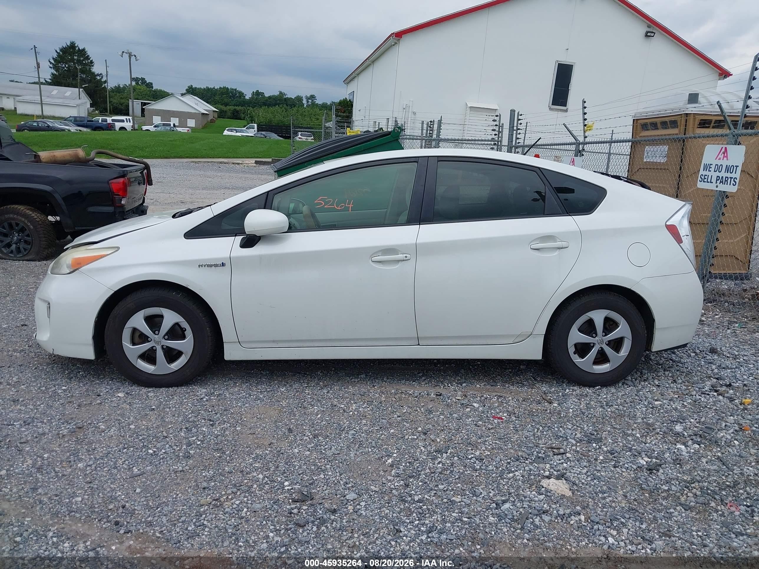 2013 Toyota Prius Three White vin: JTDKN3DUXD5684556
