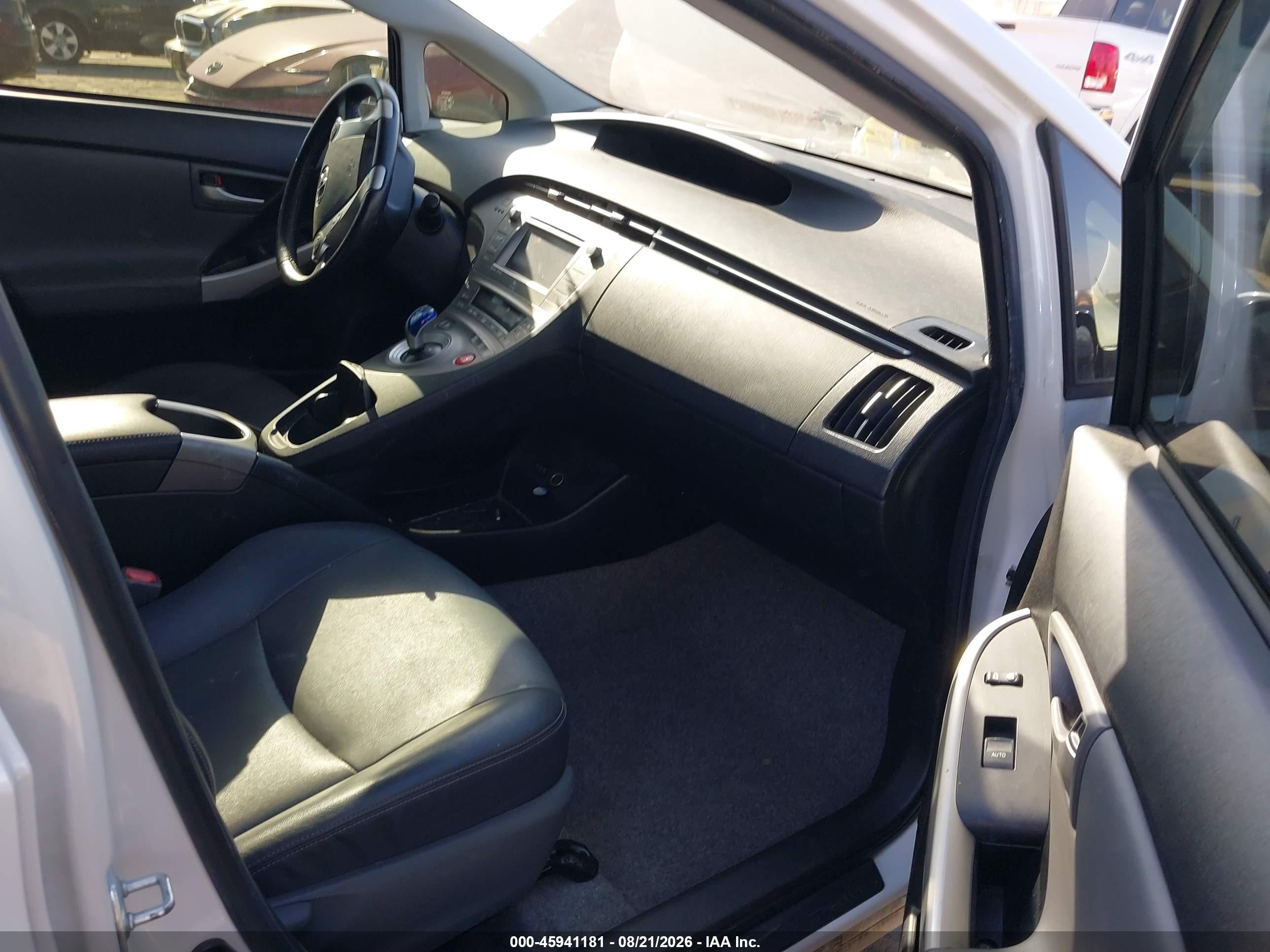2014 Toyota Prius Four White vin: JTDKN3DUXE0384983