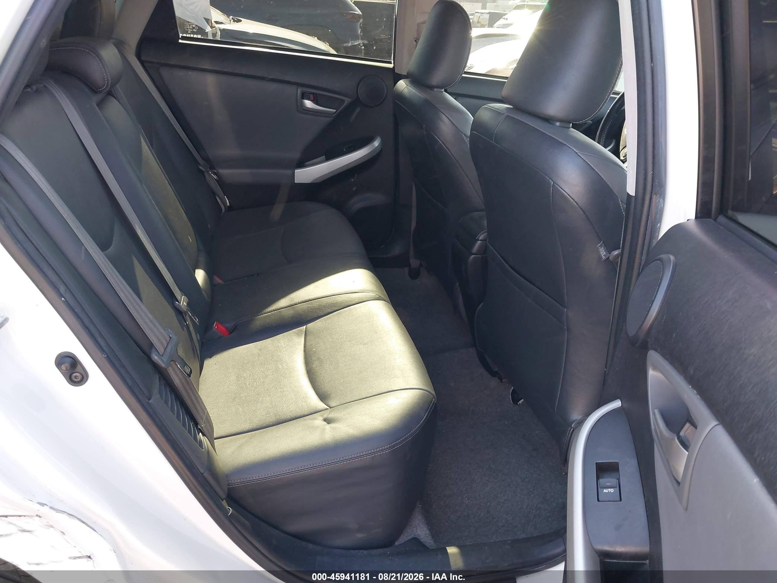 2014 Toyota Prius Four White vin: JTDKN3DUXE0384983