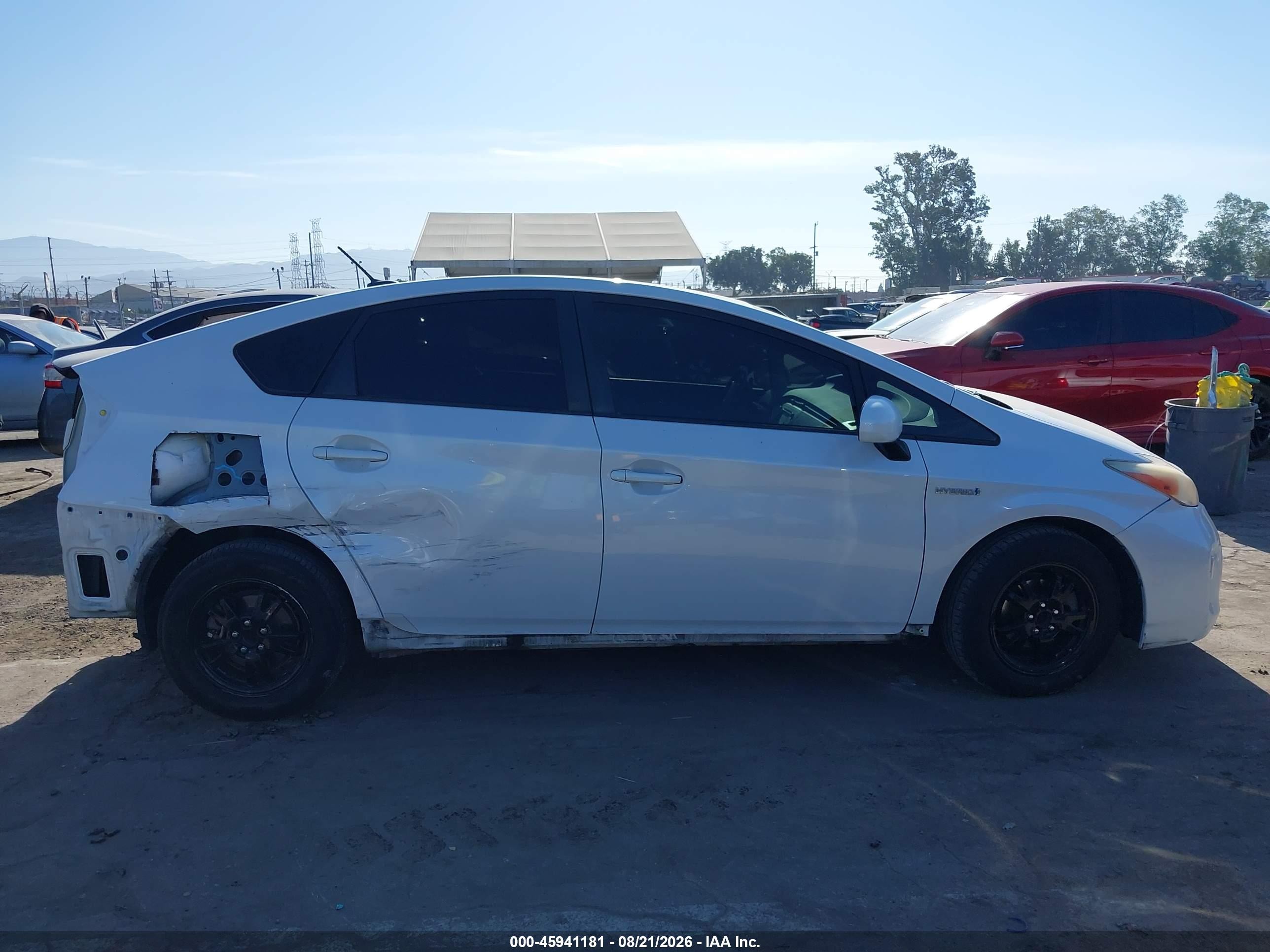 2014 Toyota Prius Four White vin: JTDKN3DUXE0384983