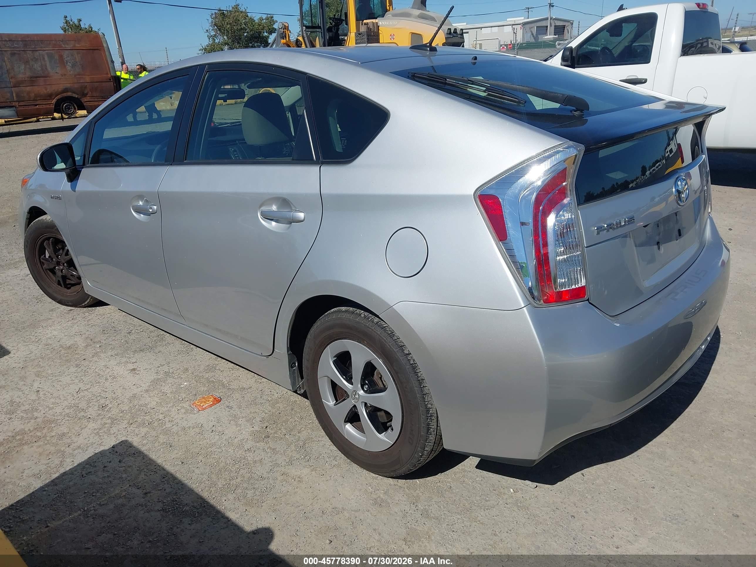 2014 Toyota Prius Three Серебряный vin: JTDKN3DUXE0392131