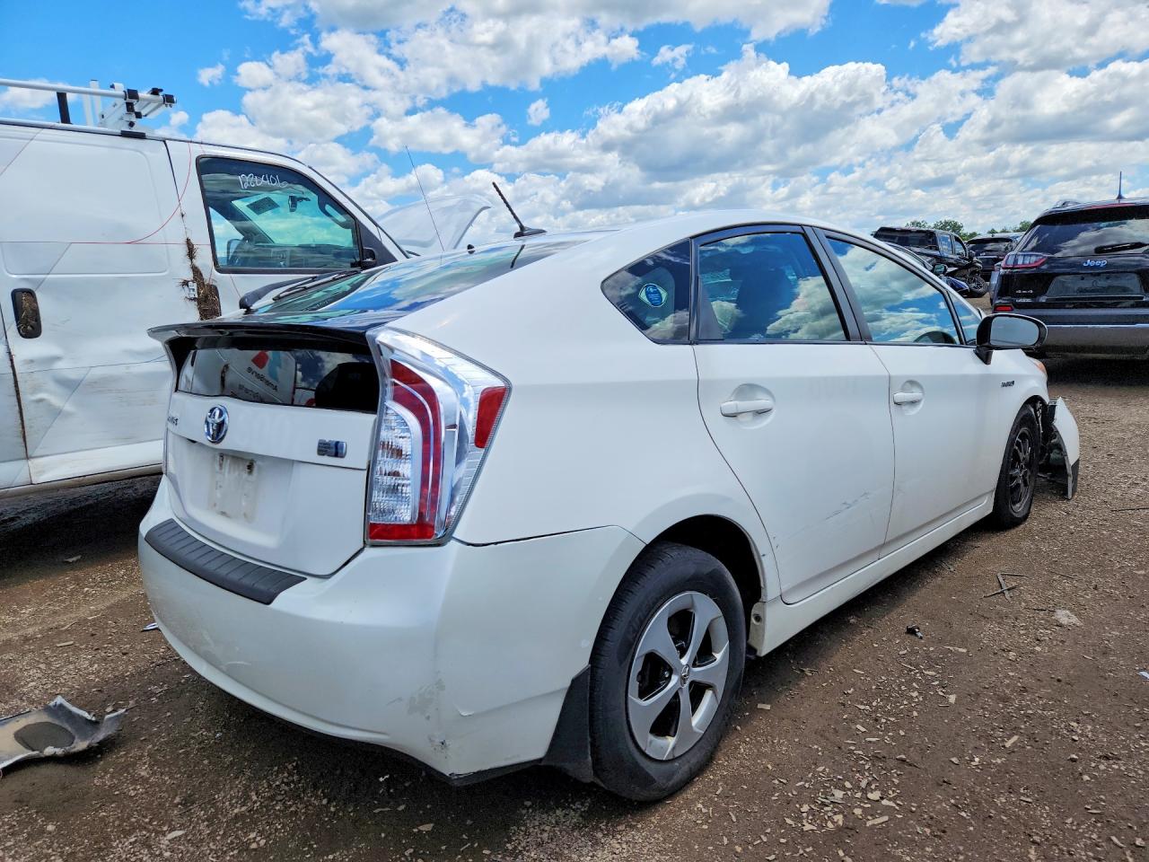 2014 Toyota Prius Three White vin: JTDKN3DUXE1755330