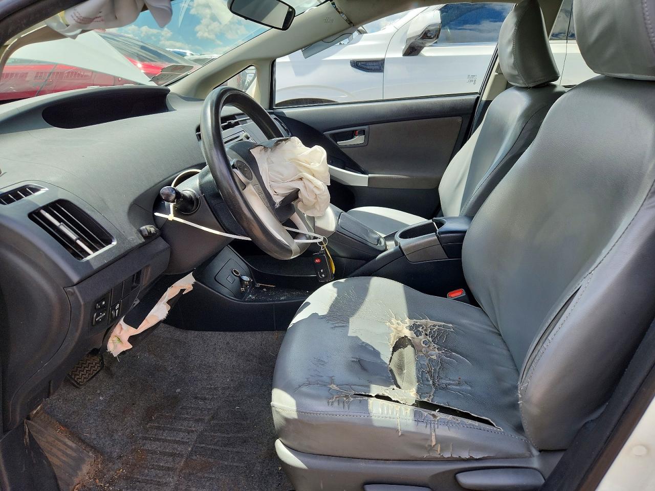 2014 Toyota Prius Three White vin: JTDKN3DUXE1755330