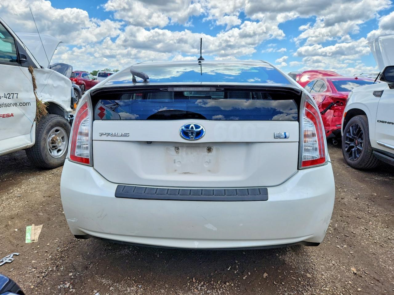 2014 Toyota Prius Three White vin: JTDKN3DUXE1755330