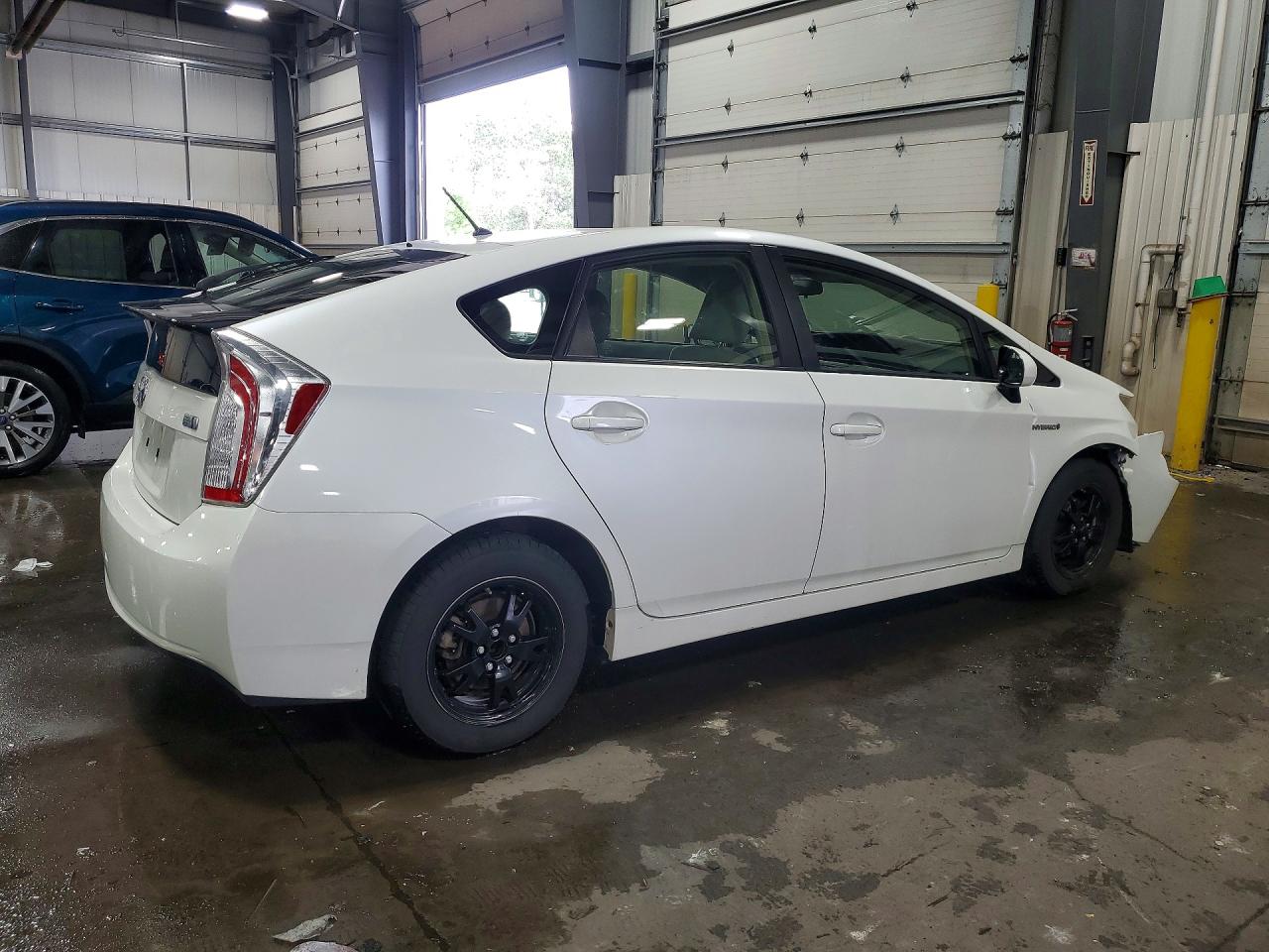 2014 Toyota Prius Two Белый vin: JTDKN3DUXE1756140