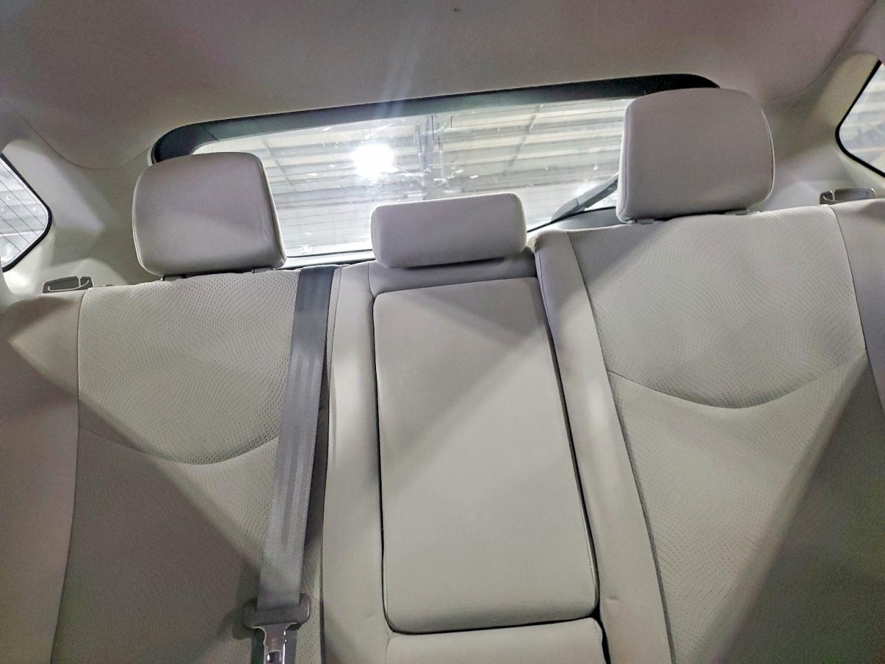 2014 Toyota Prius Two Белый vin: JTDKN3DUXE1756140