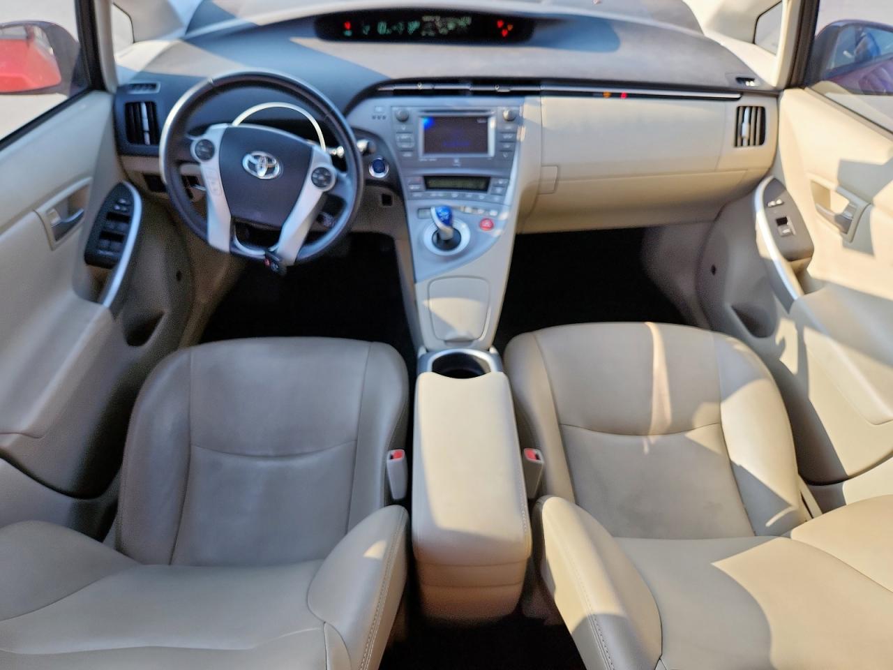 2014 Toyota Prius Hyb Красный vin: JTDKN3DUXE1772015