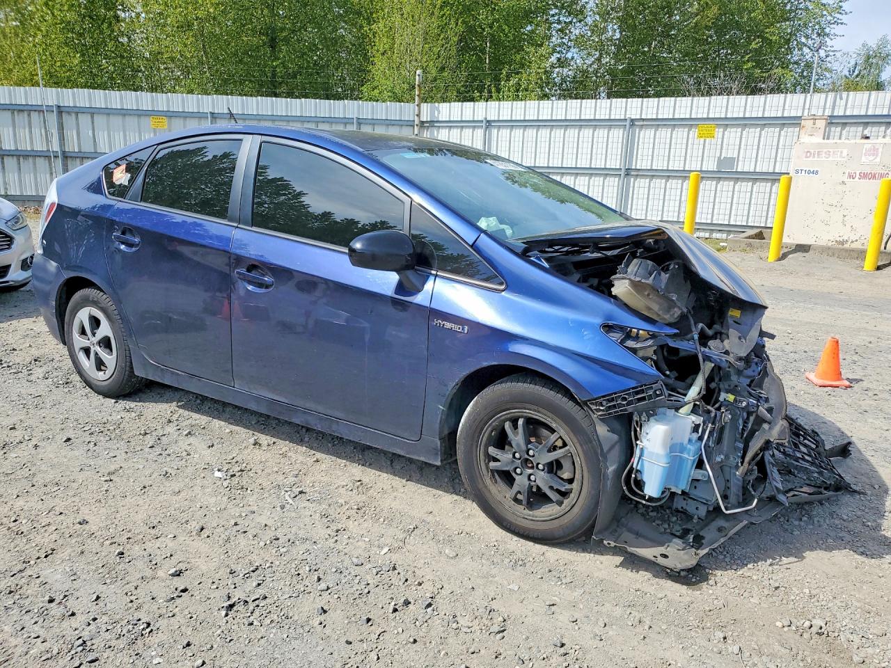 2014 Toyota Prius Three Синий vin: JTDKN3DUXE1776209