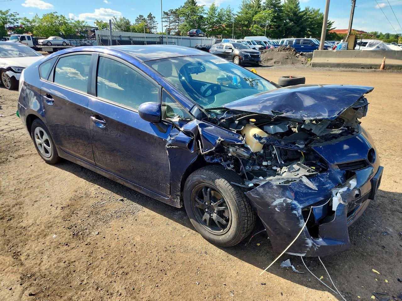 2014 Toyota Prius Three Blue vin: JTDKN3DUXE1784827