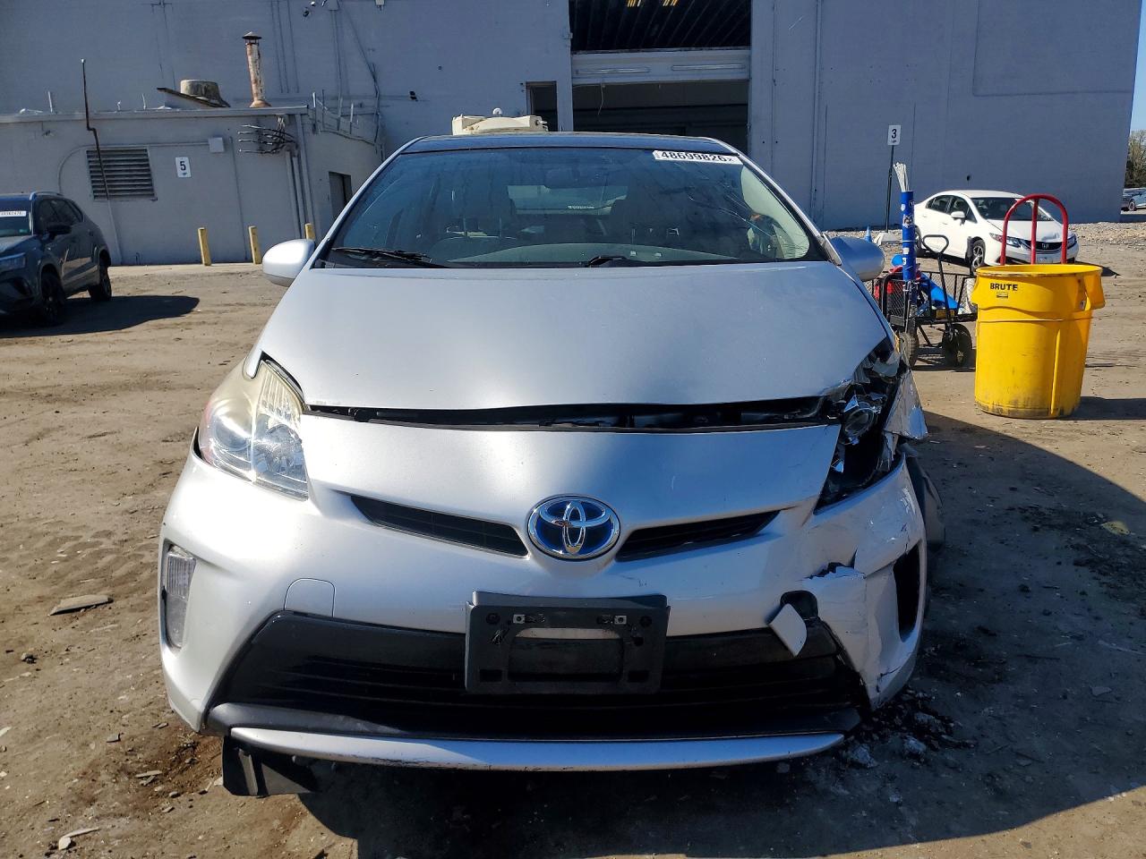 2014 Toyota Prius Three Серебряный vin: JTDKN3DUXE1790644