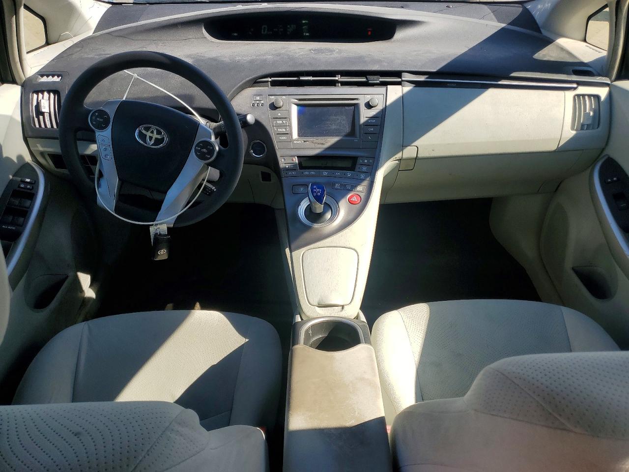 2014 Toyota Prius Three Серебряный vin: JTDKN3DUXE1790644