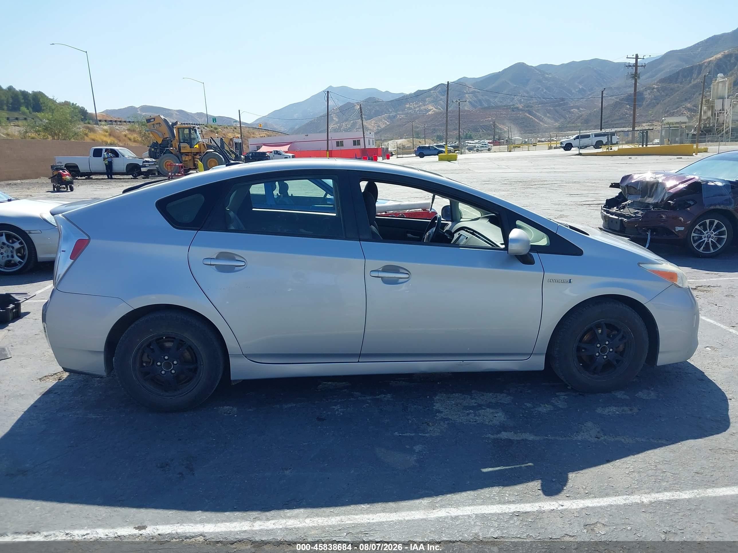 2014 Toyota Prius Four Silver vin: JTDKN3DUXE1795438