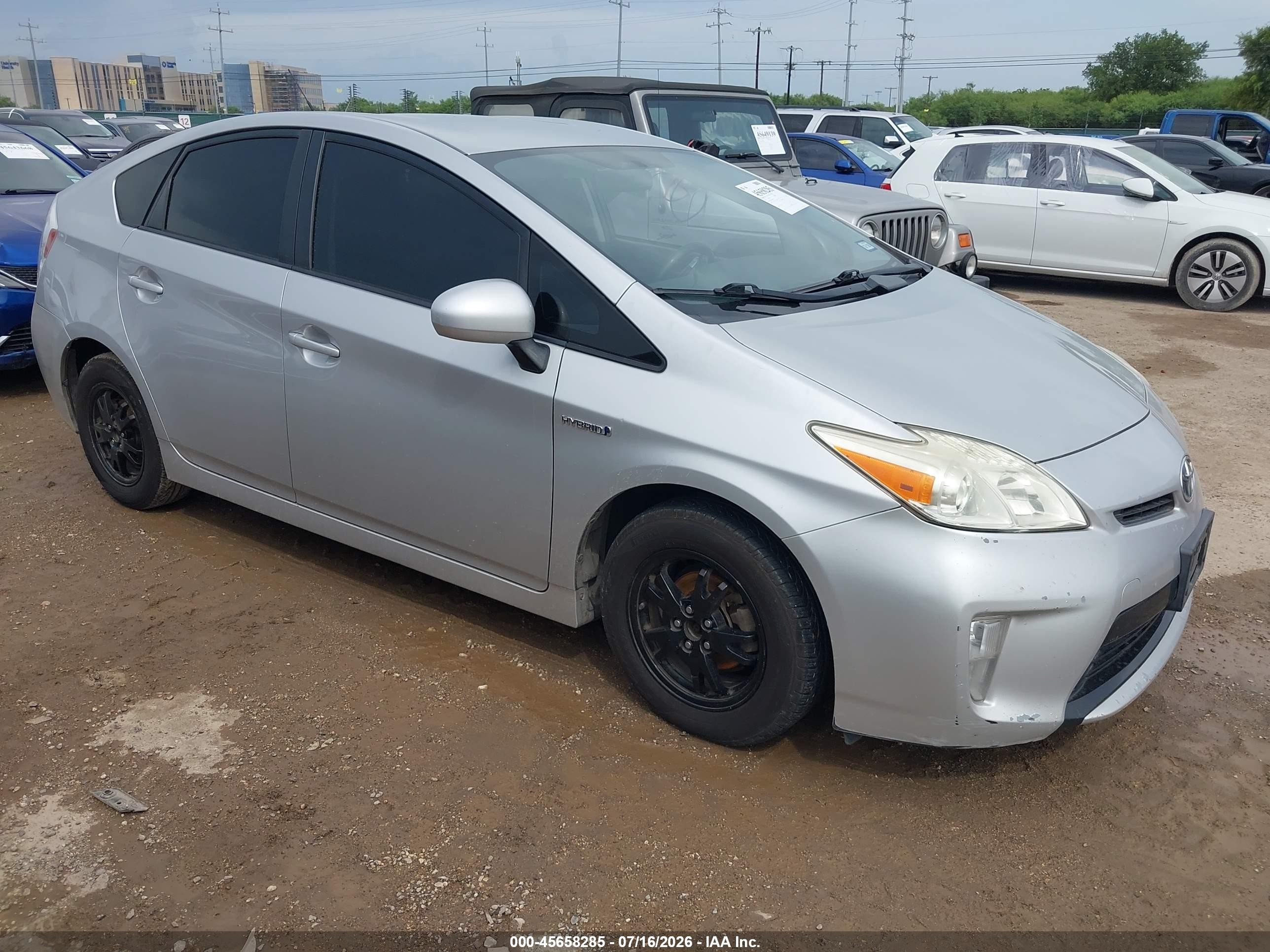 2014 Toyota Prius Two Серебряный vin: JTDKN3DUXE1801464